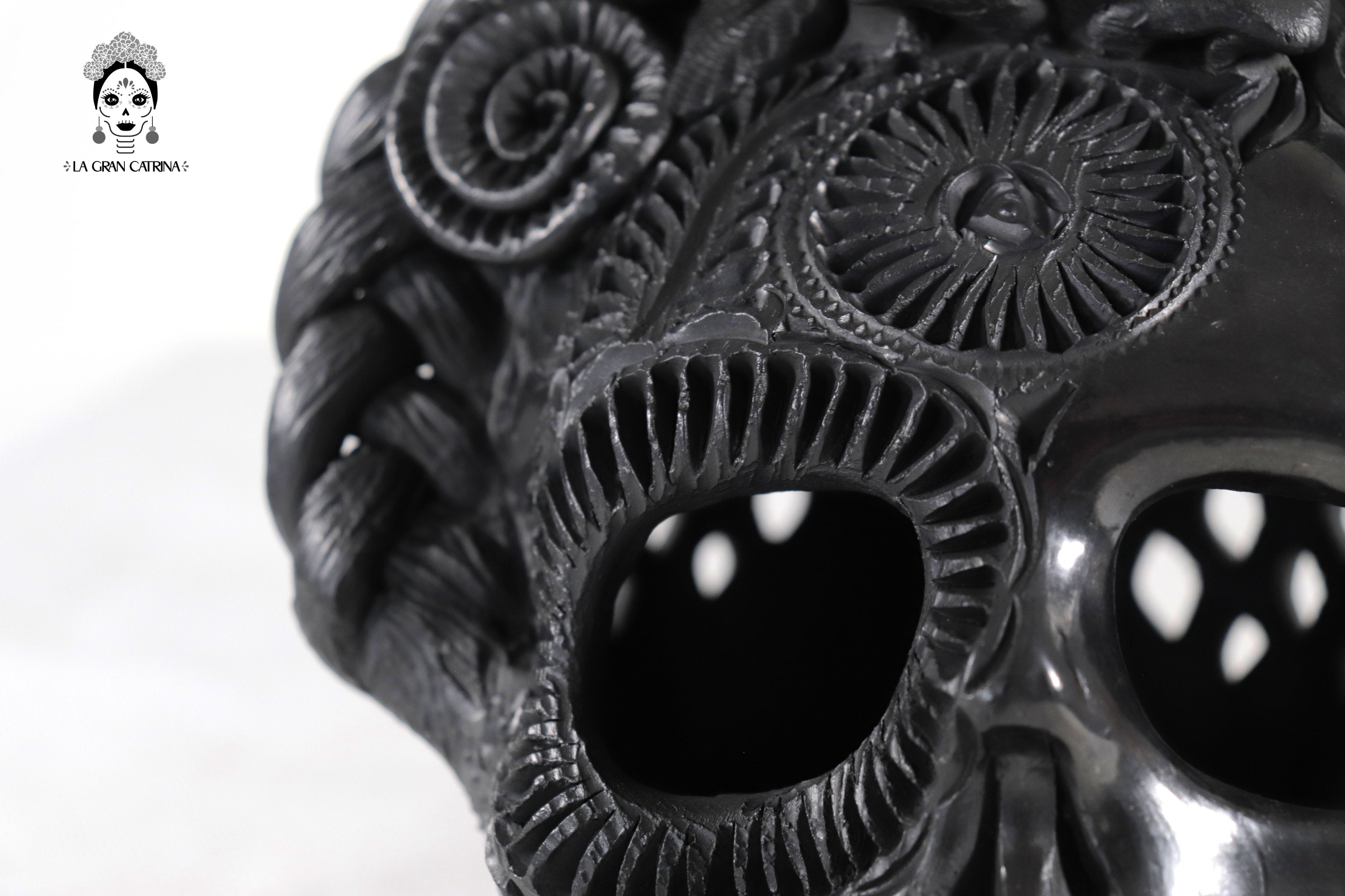 Black Clay Skull with Flowers 7.9 in. Tere Oax
