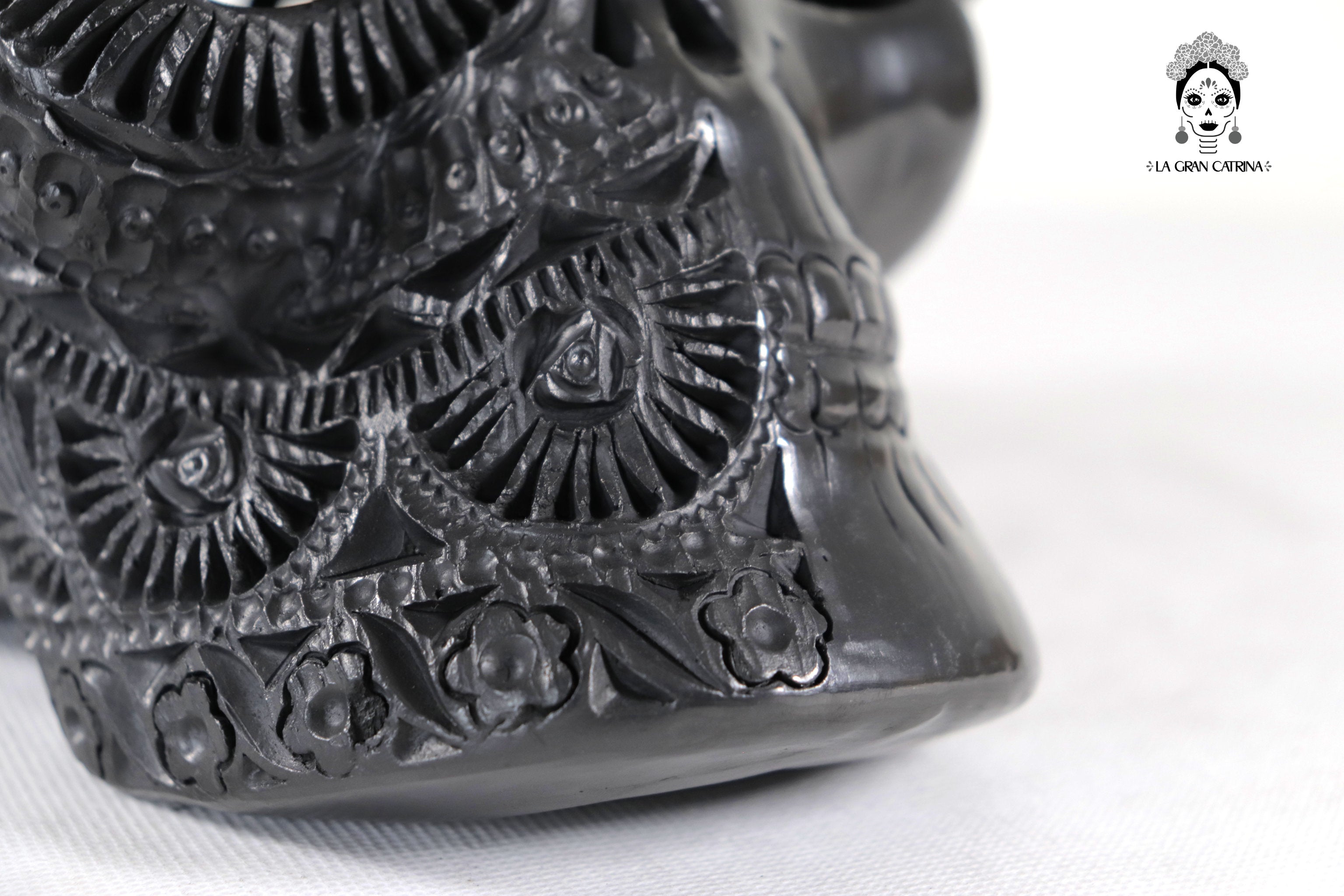 Black Clay Skull with Flowers 7.9 in. Tere Oax