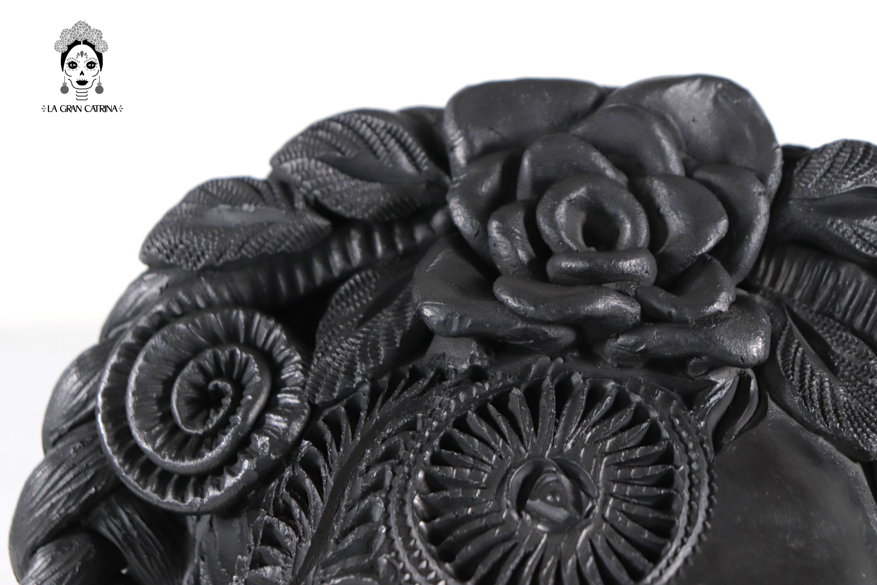 Black Clay Skull with Flowers 7.9 in. Tere Oax