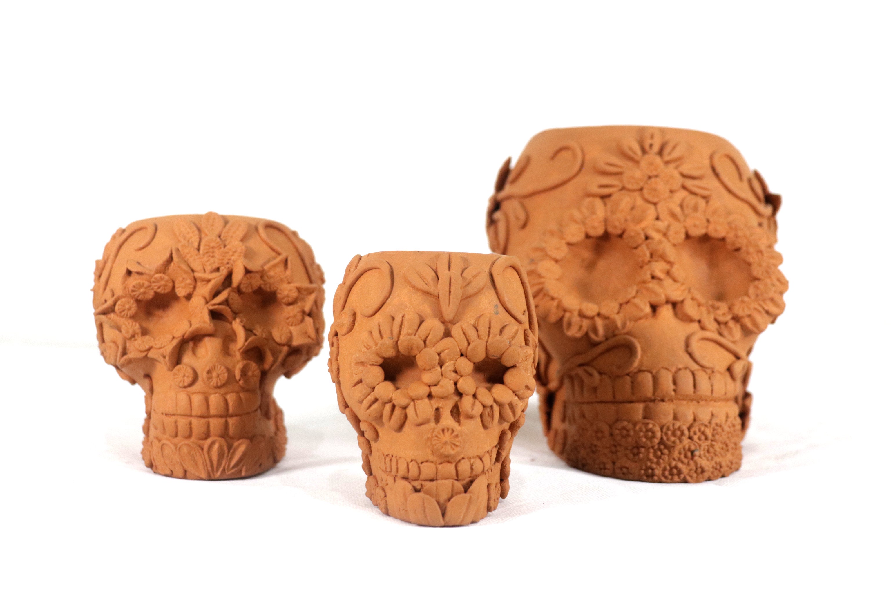 Planter Skull Natural Clay with Flowers Relieve - 6.2 in. Brenda Capula