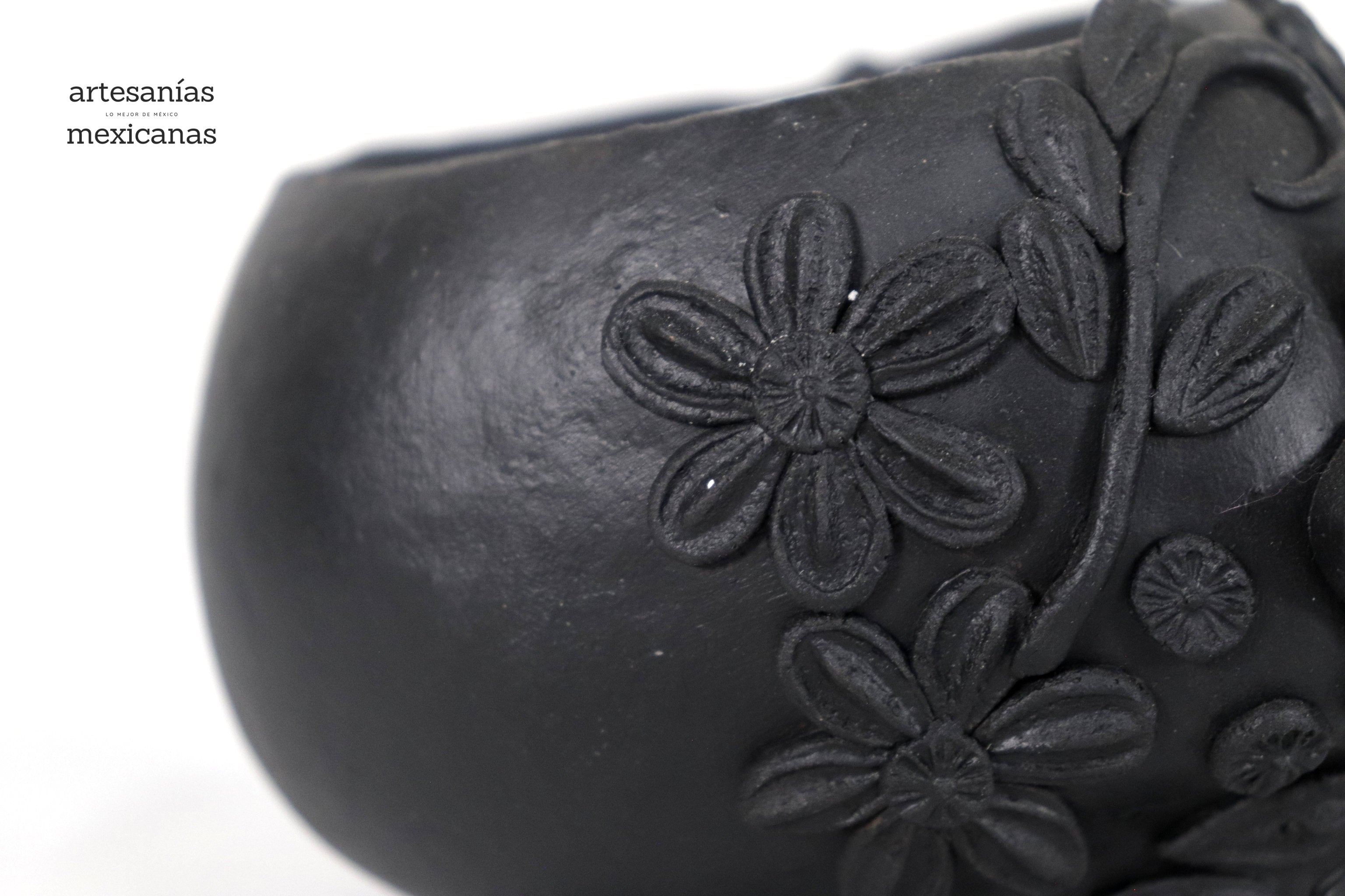 Planter Skull Black Clay with Flowers Relieve - 3.9 in. Brenda Capula