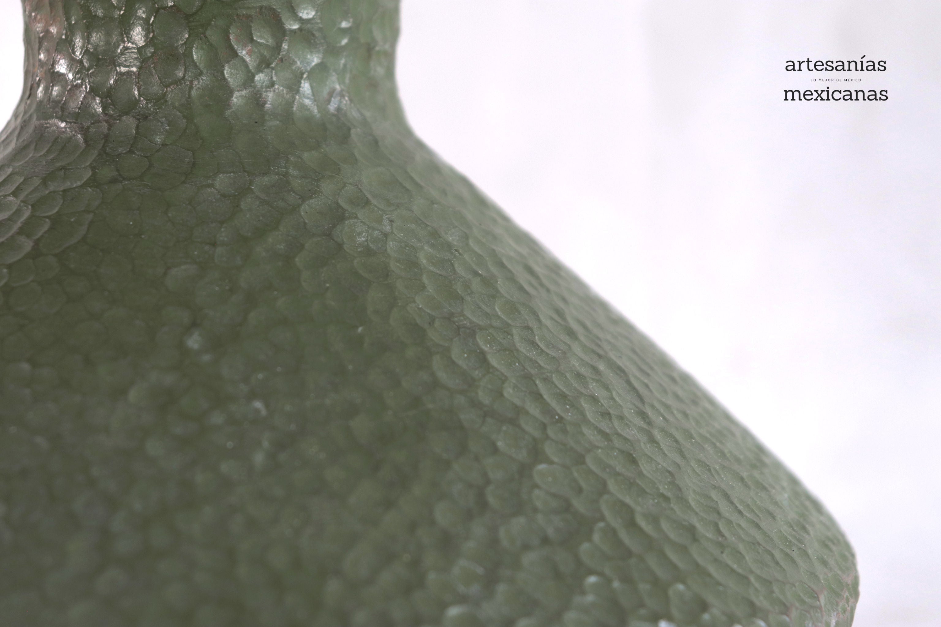 Vase moderno Clay martillado green - 10 in. Trejo