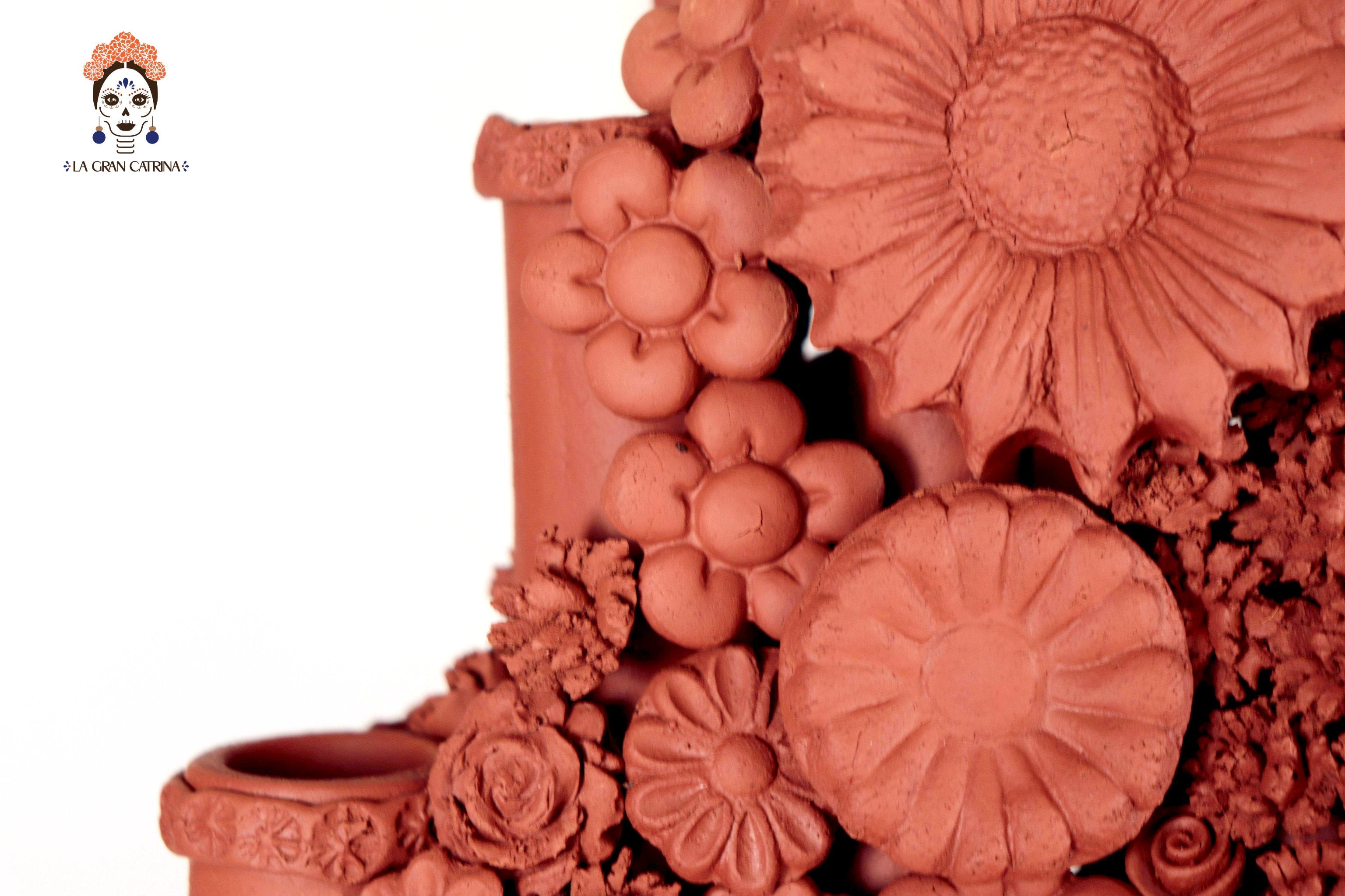 Candleholder Tallr Skull Floral Natural Clay - 24.4 in. Manuel Avalos