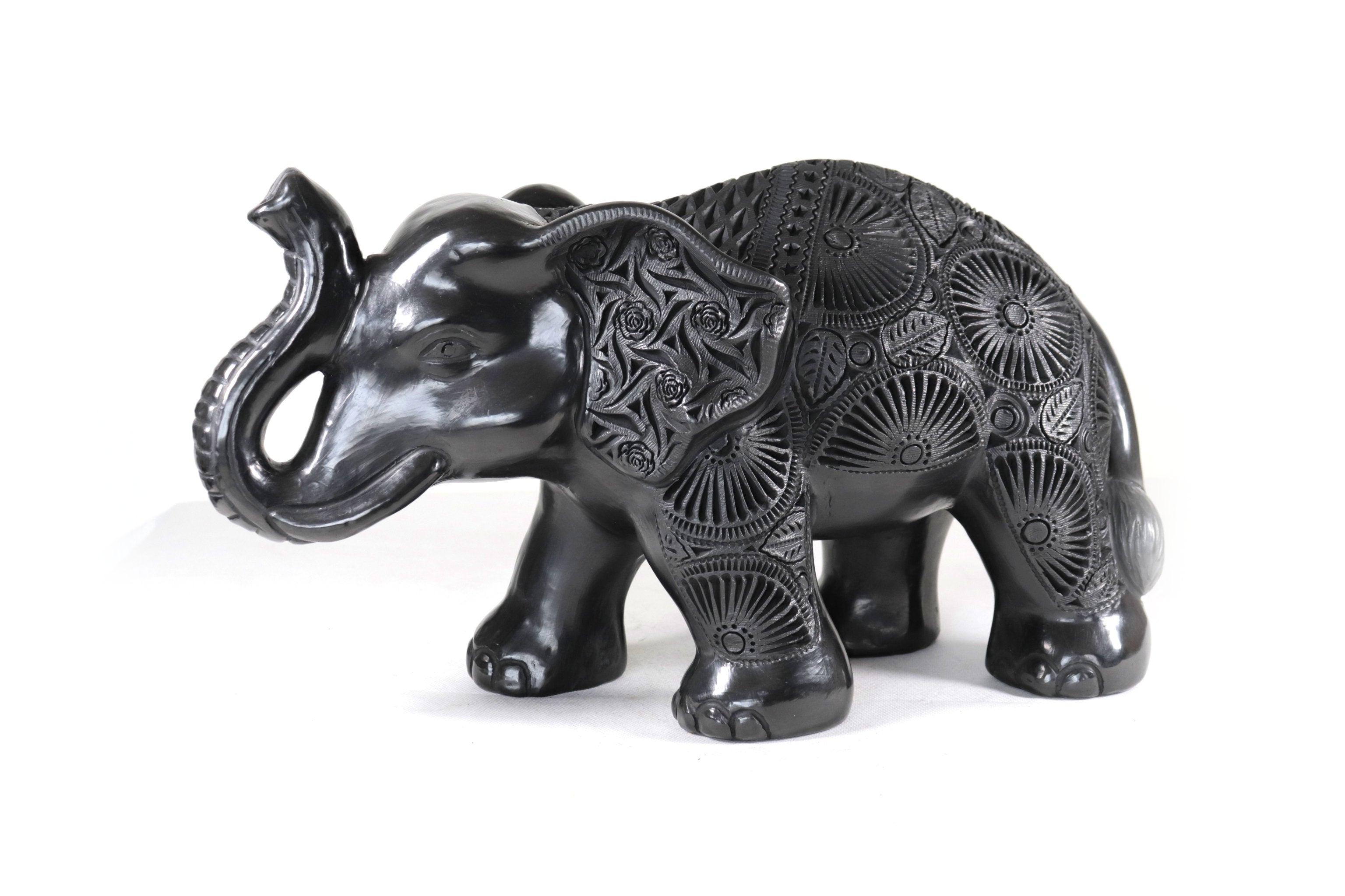 Elefante of Black Clay - 15.7 in. Tere Oax