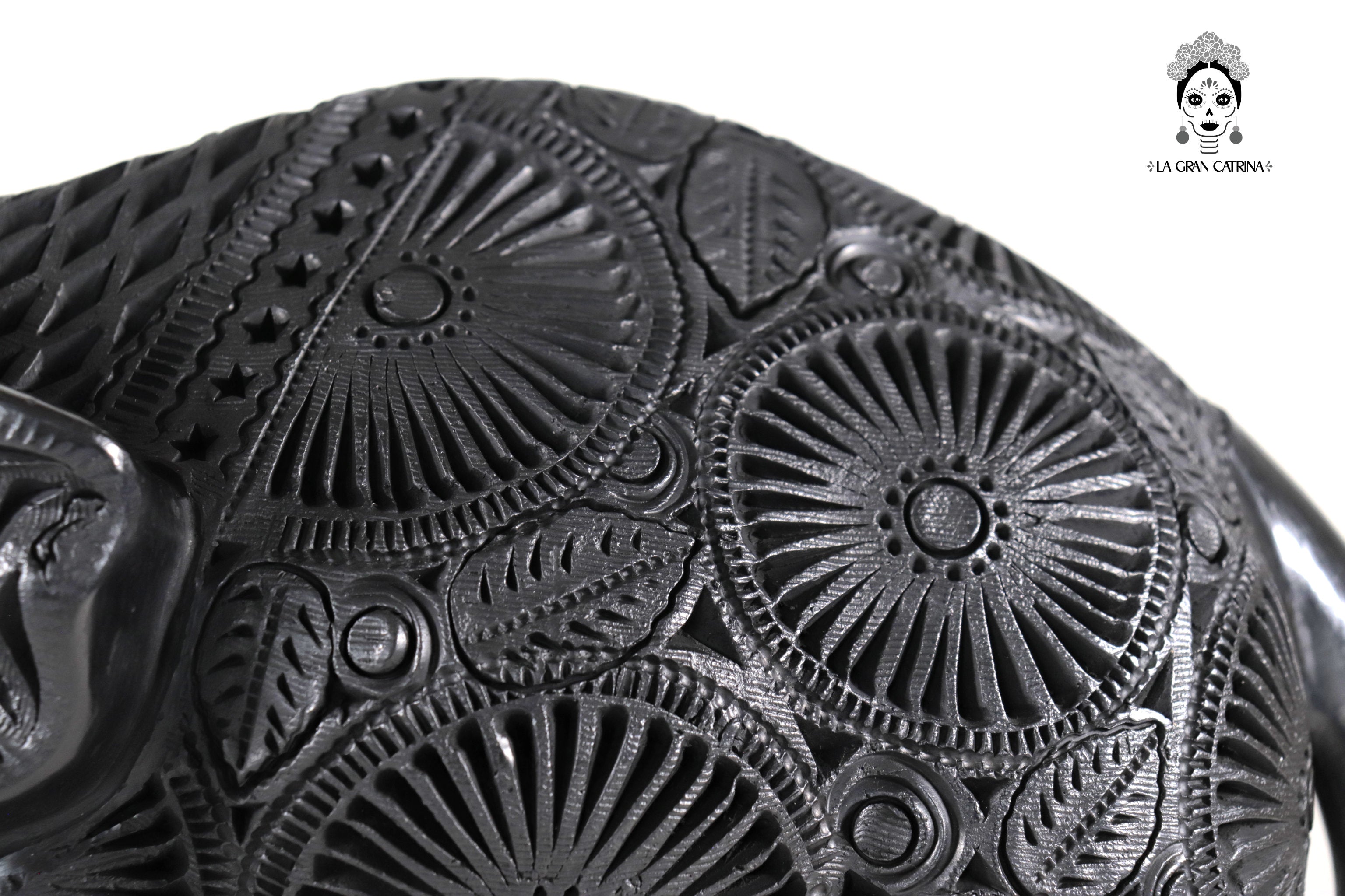 Elefante of Black Clay - 15.7 in. Tere Oax