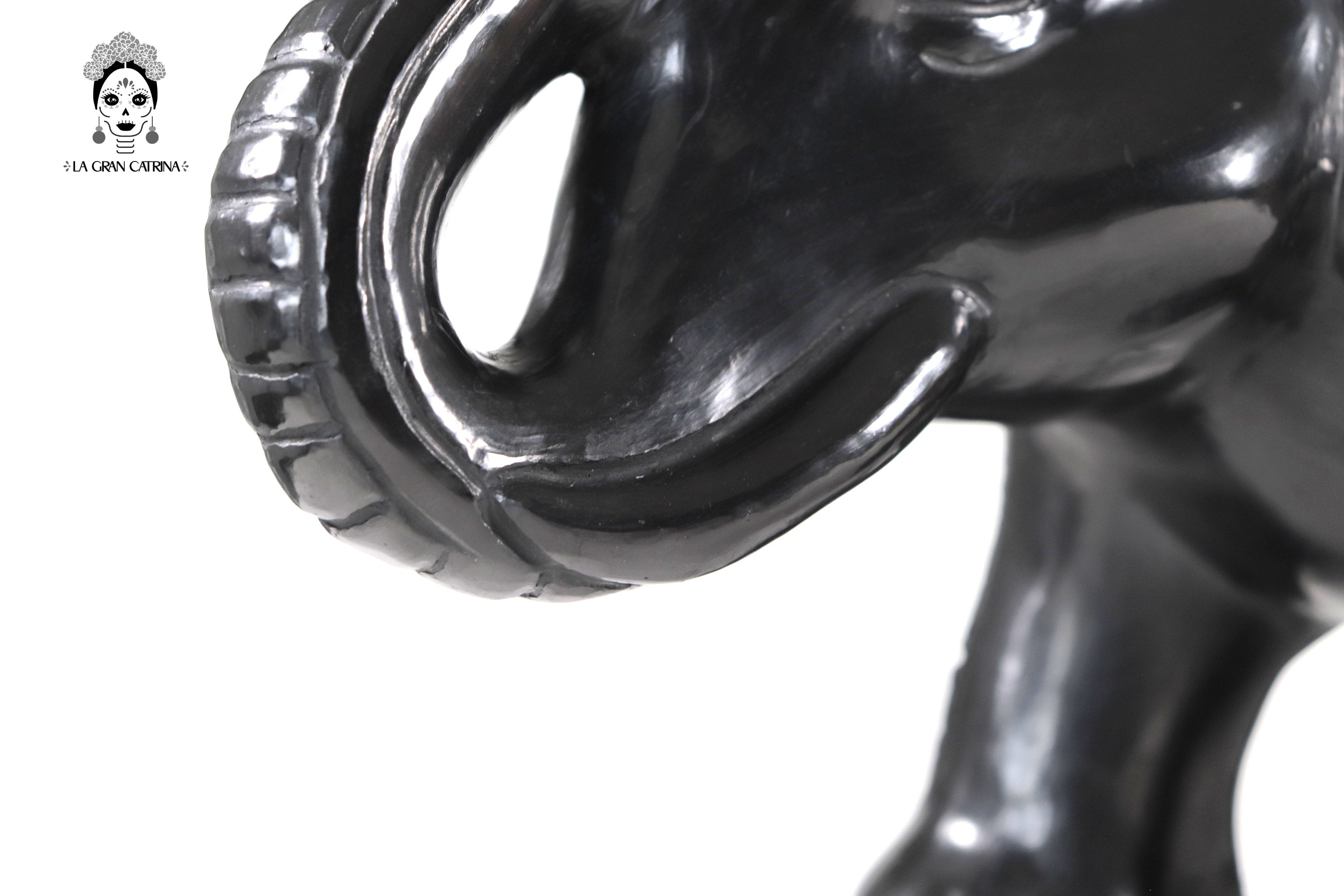 Elefante of Black Clay - 15.7 in. Tere Oax
