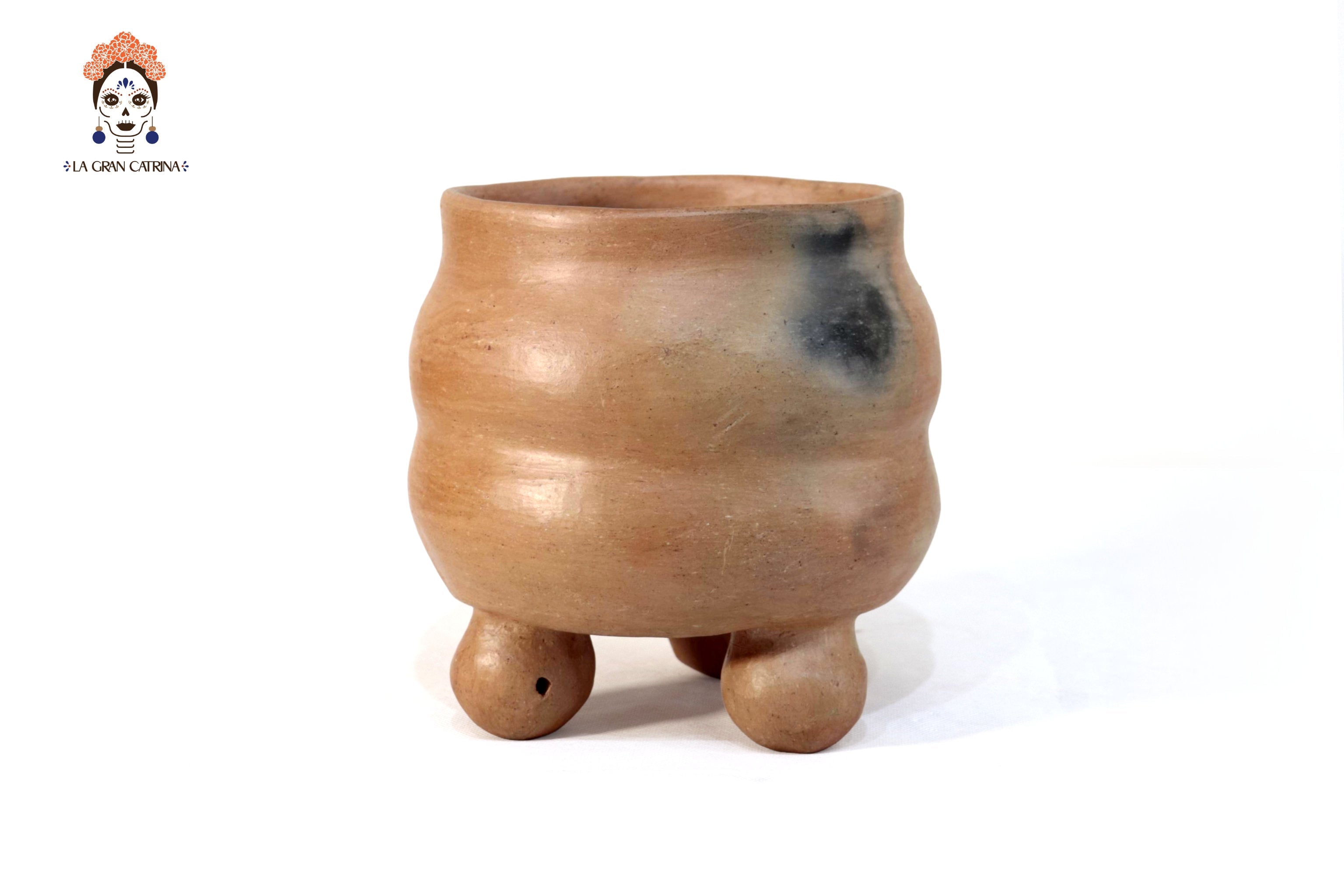 Vessel Ancestral Mixe of 3 legs - 5.9 in. Silvia Mixe