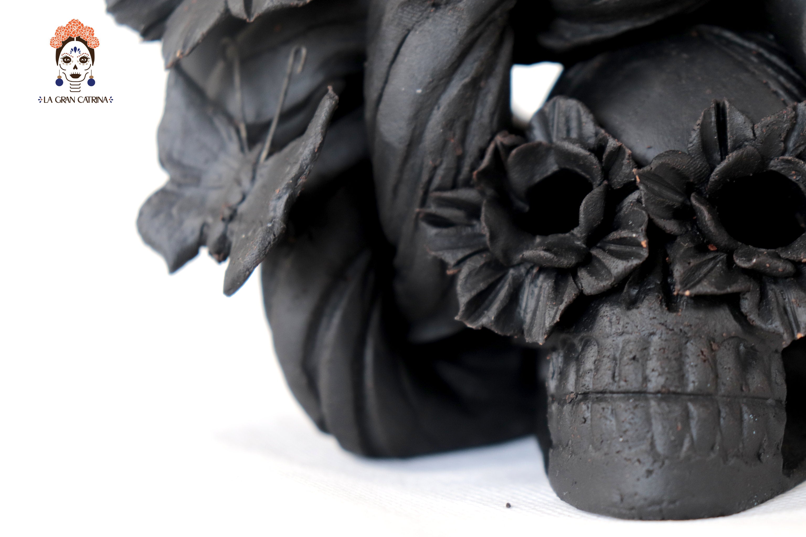 Skull black with Butterflies and Pumpkins II - 5.7 in. Yuliana Capula