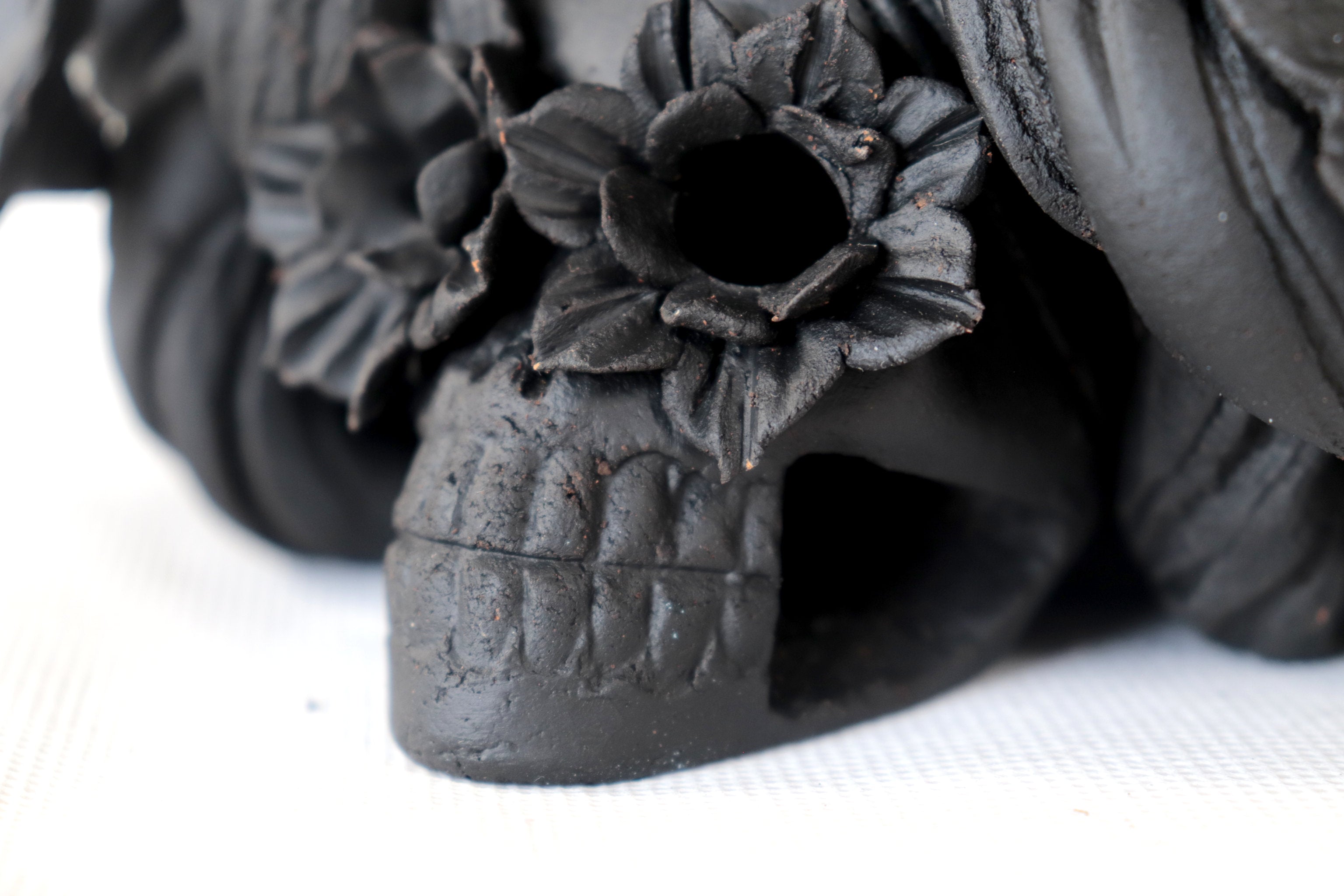 Skull black with Butterflies and Pumpkins II - 5.7 in. Yuliana Capula