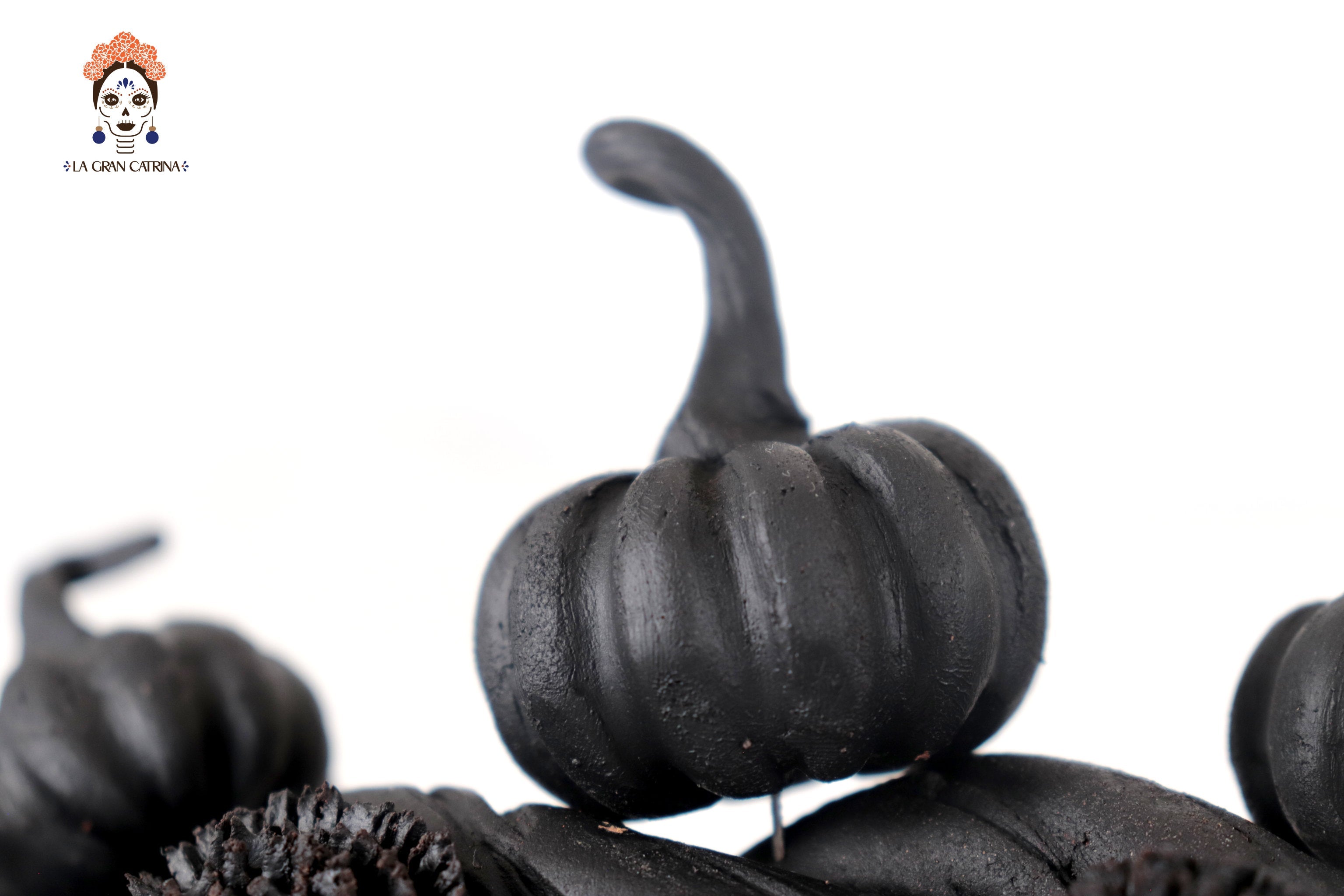 Skull black with Butterflies and Pumpkins II - 5.7 in. Yuliana Capula