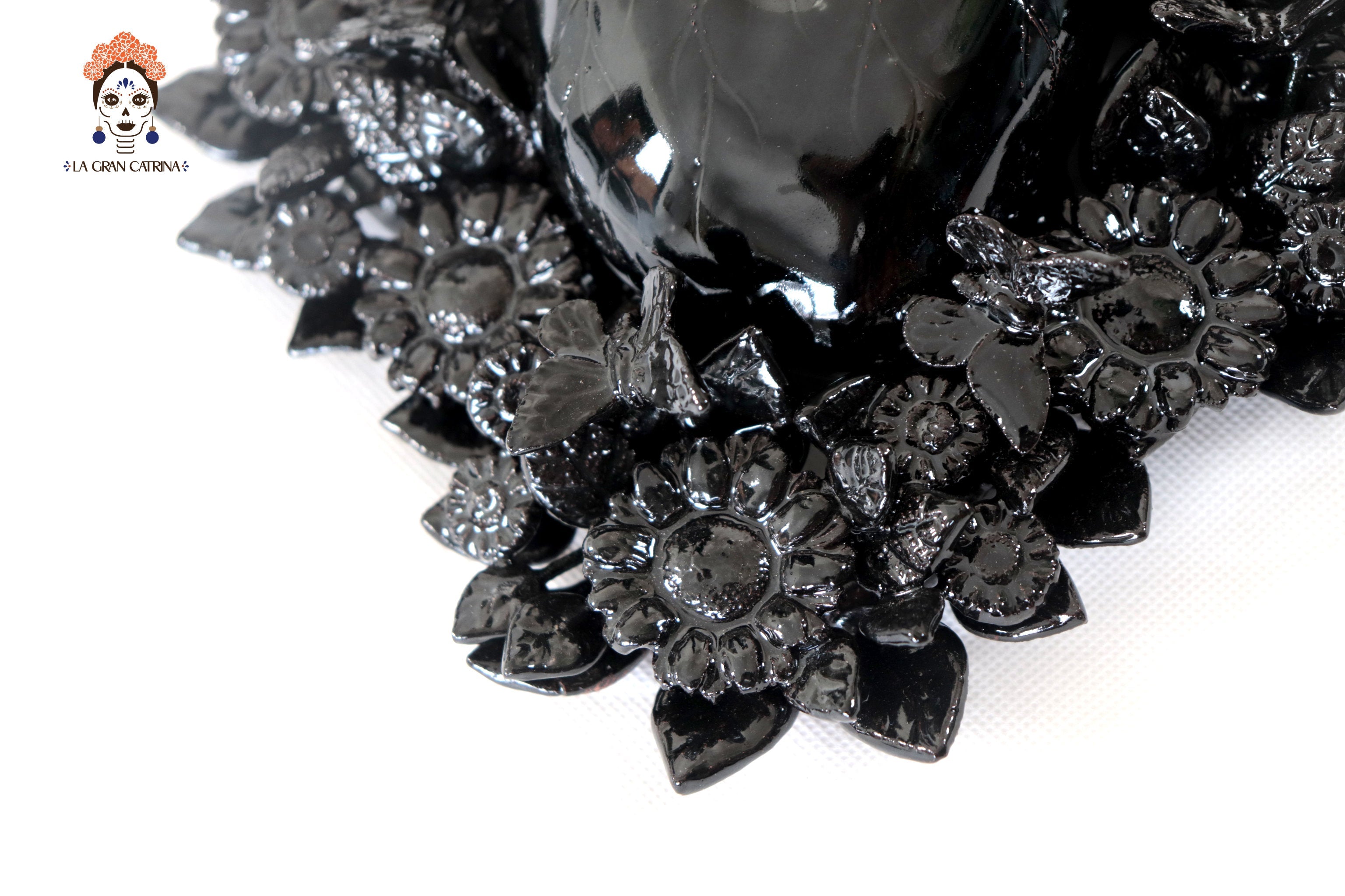 Heart Black Wall - Glazed Clay - 9 in. Tiru