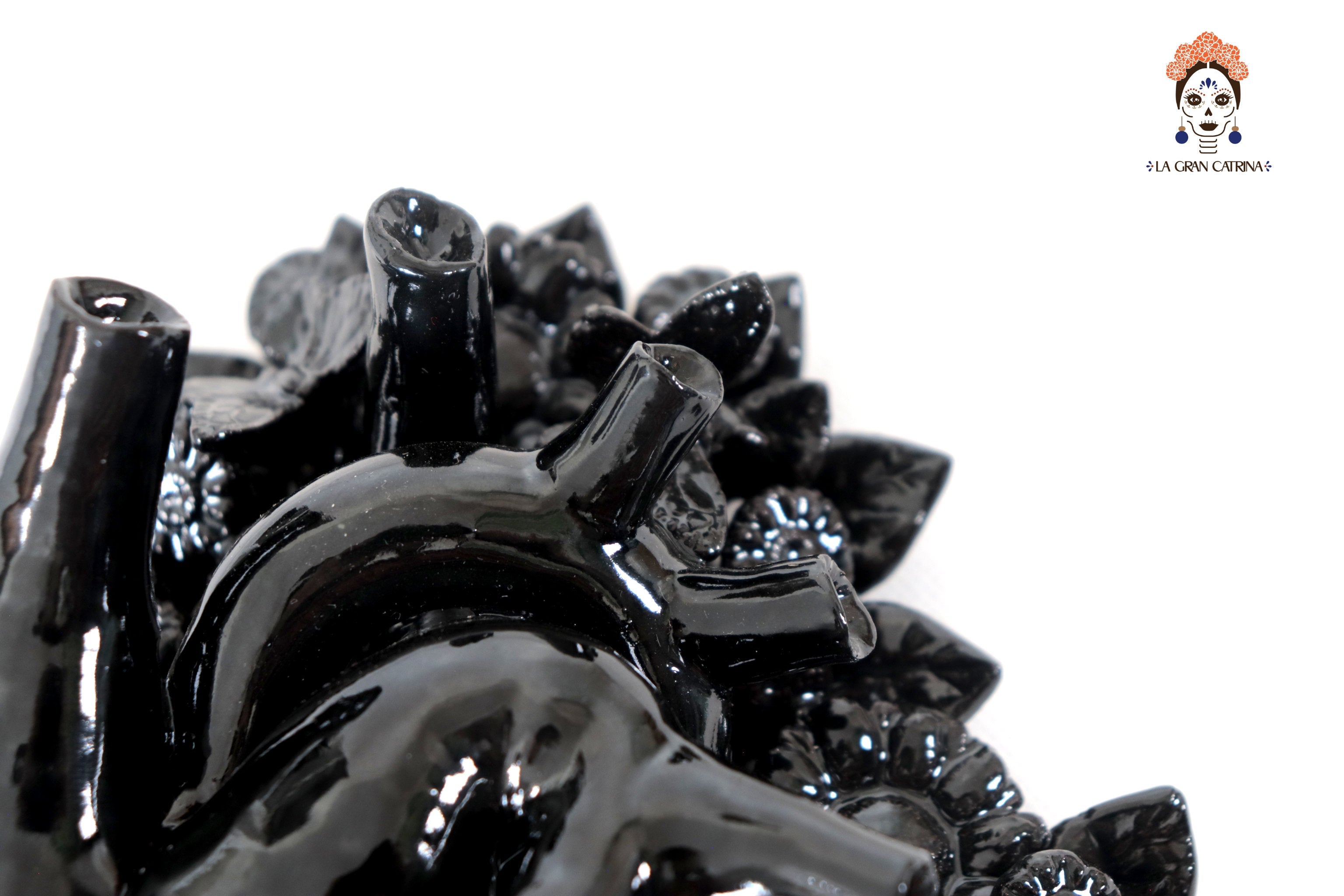 Heart Black Wall - Glazed Clay - 9 in. Tiru