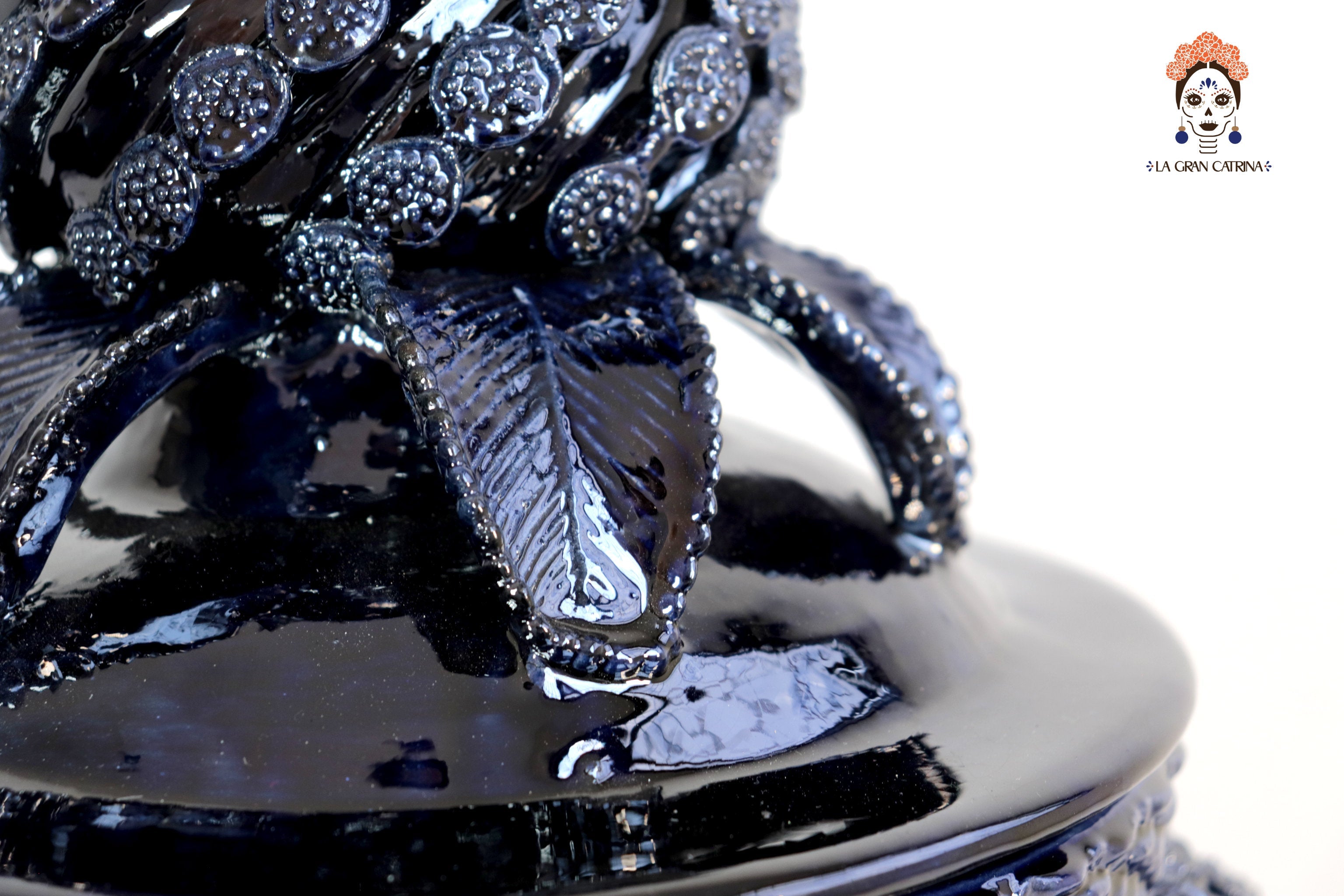 Vase blue with Spiral Buttons - 18.8 in. Juan Gtz