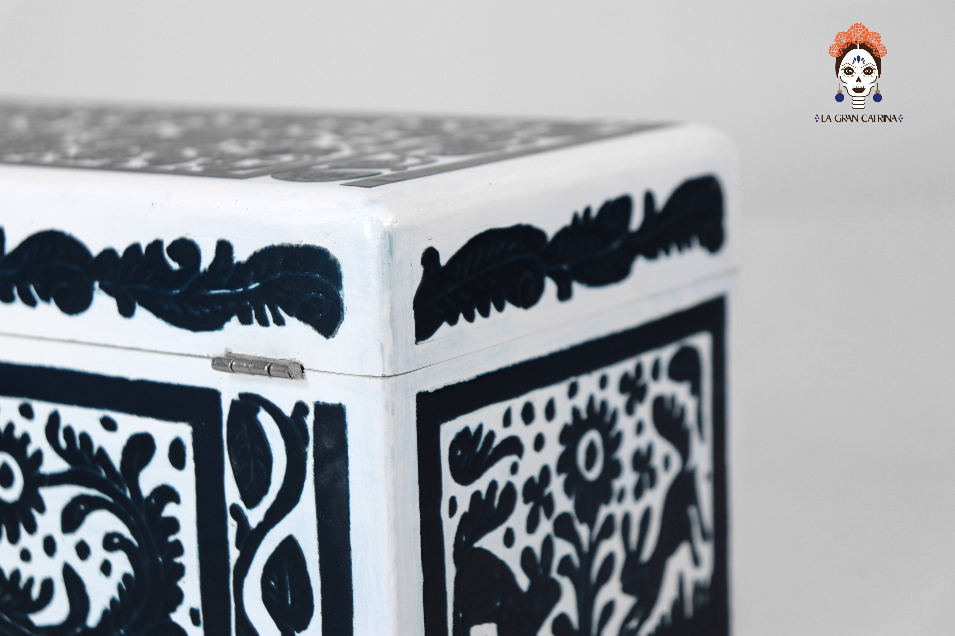 White Olinalá Handcrafted Box with Traditional Fauna and Flowera - 12.9 in. Olinala