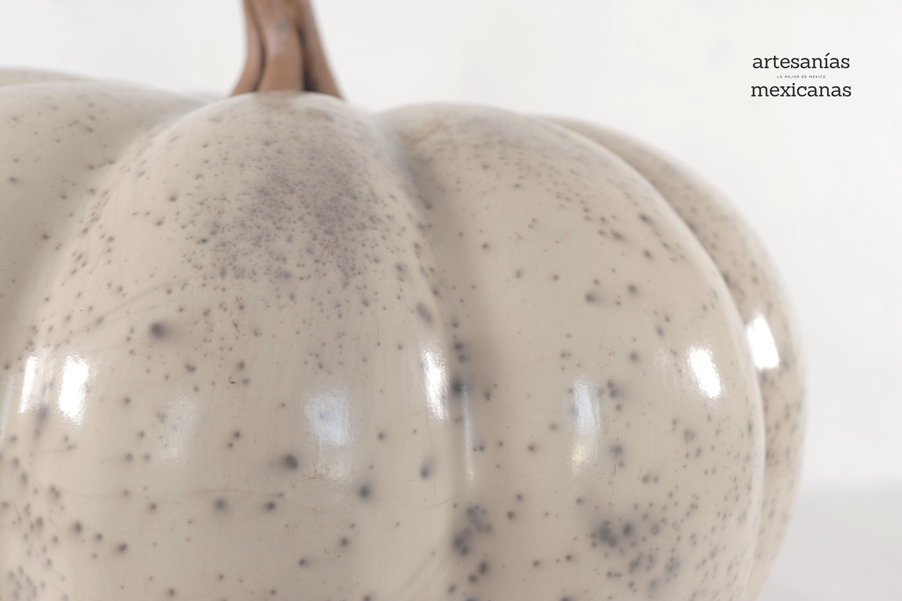 Pumpkin white large Clay - 14.5 in. Trejo