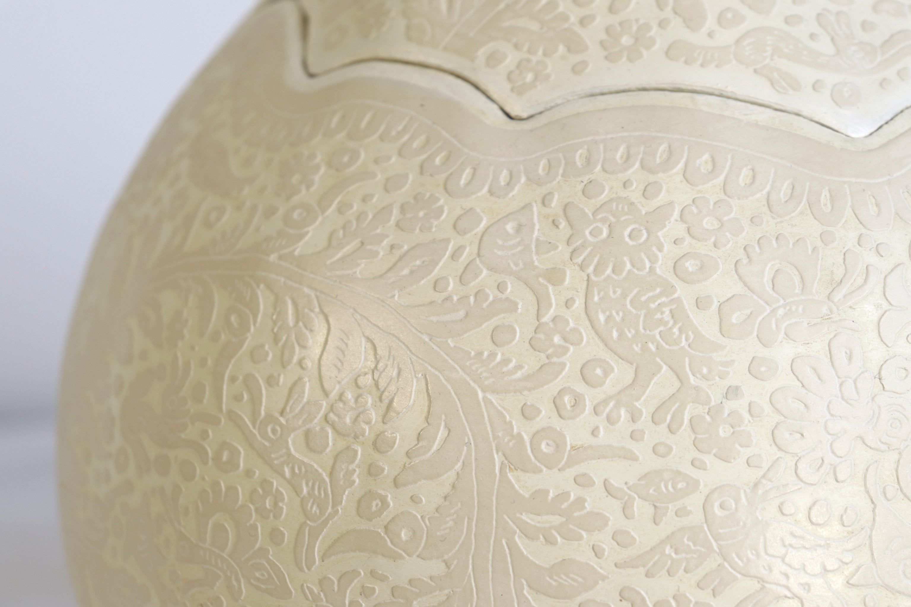 Large white artisan gourd, lacquered and sgraffito-etched, Olinalá Guerrero handmade decor