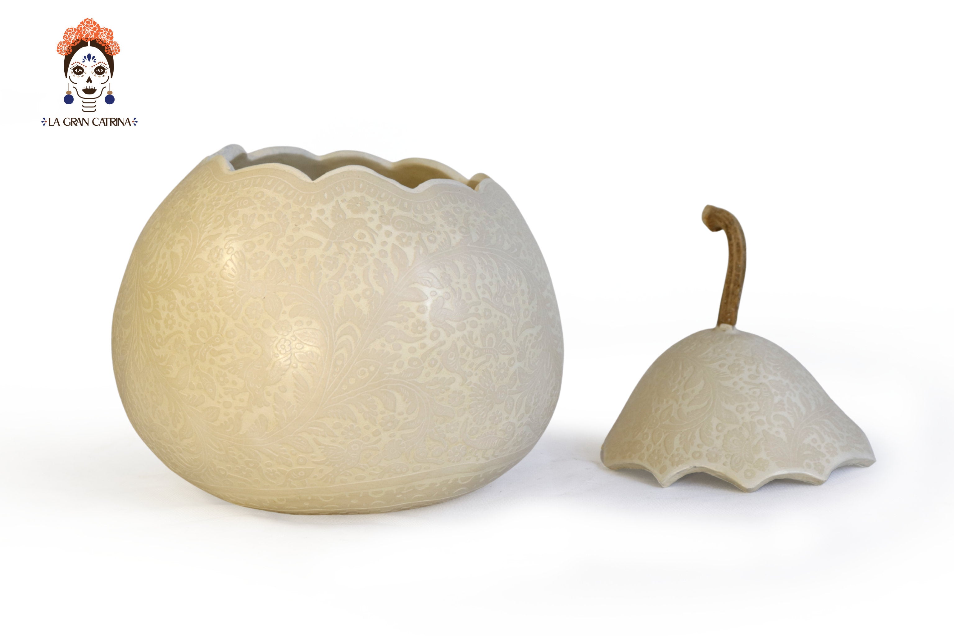 Large white artisan gourd, lacquered and sgraffito-etched, Olinalá Guerrero handmade decor