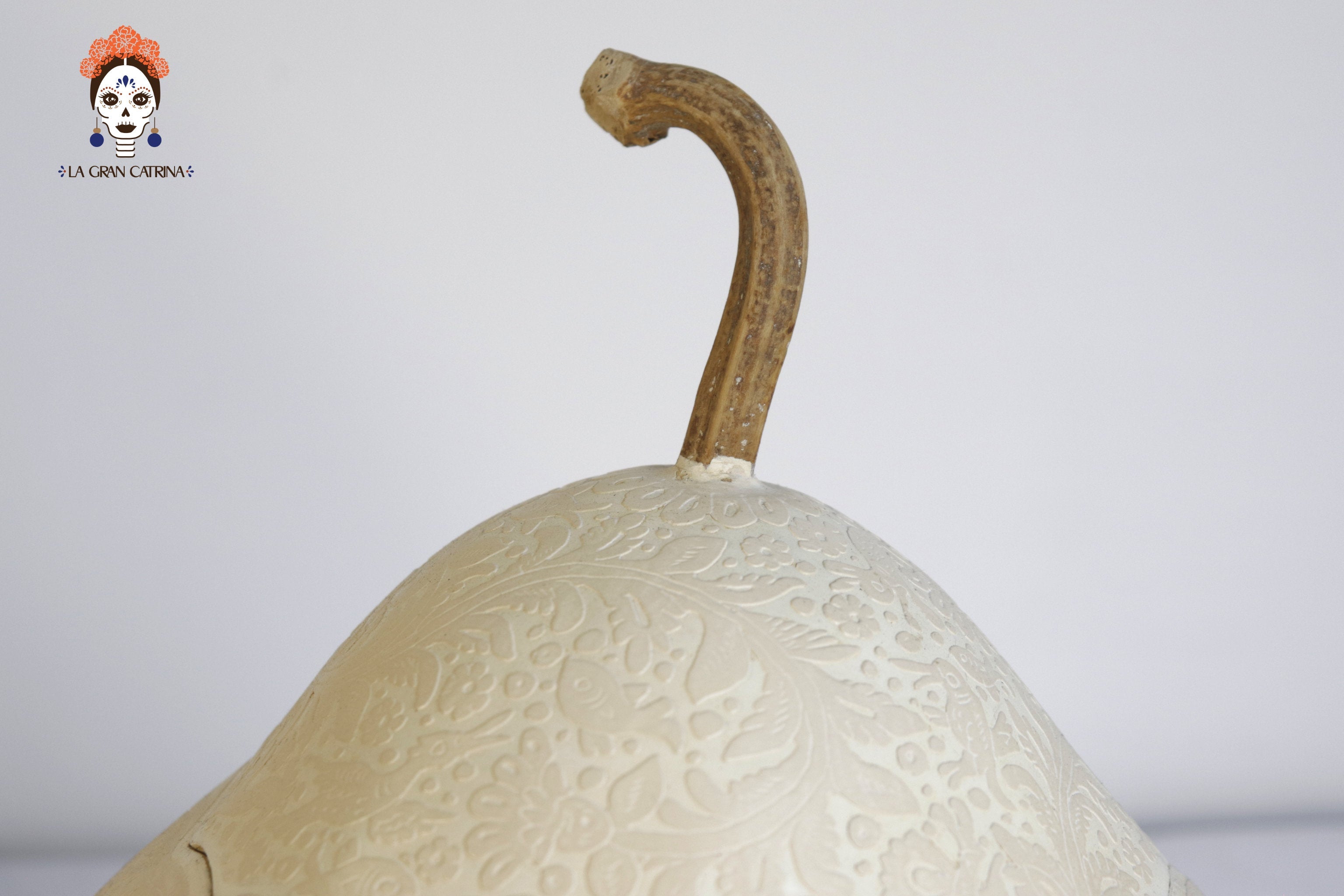 Large white artisan gourd, lacquered and sgraffito-etched, Olinalá Guerrero handmade decor
