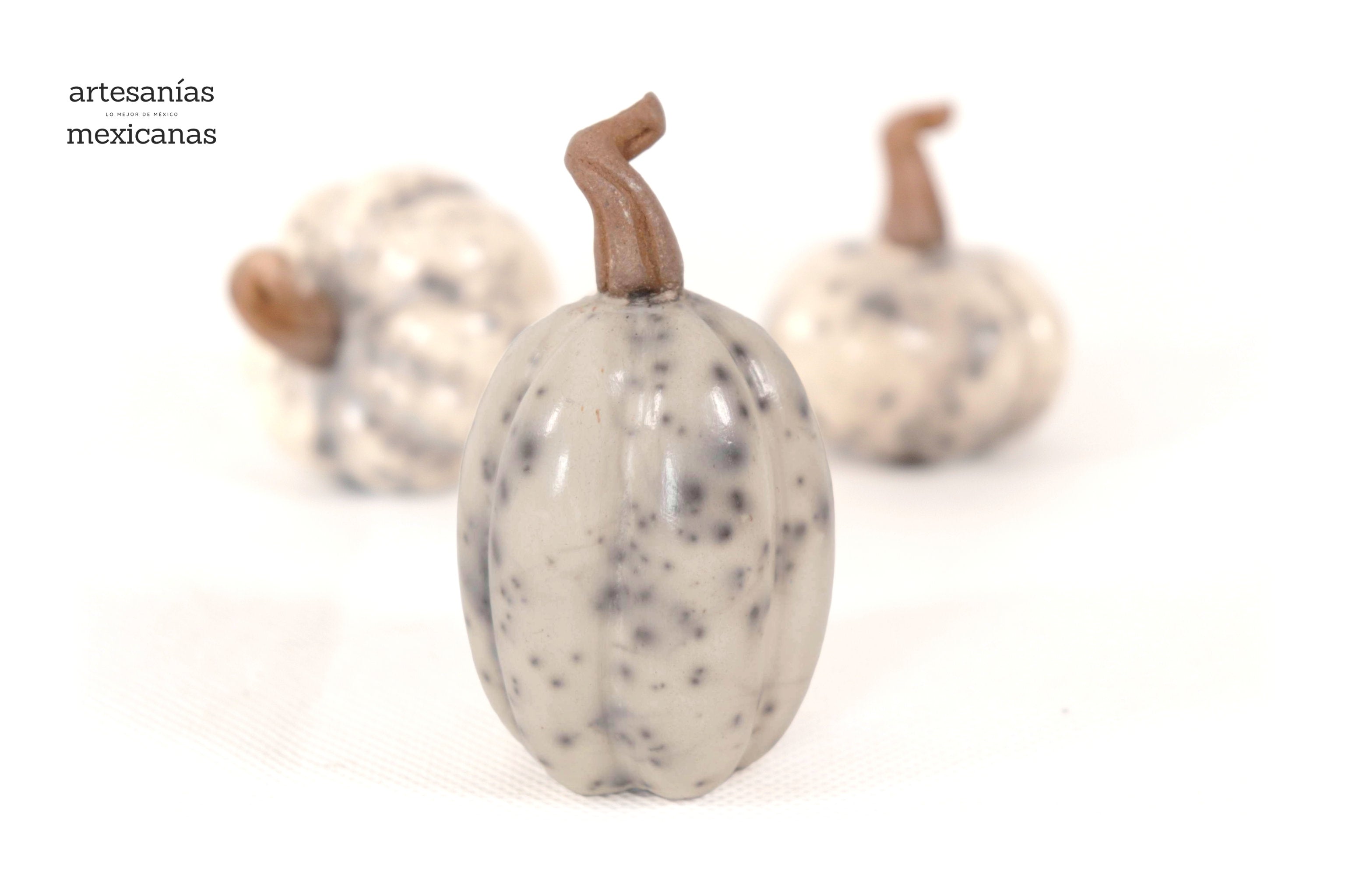 Set of 3 Pumpkins White miniature Trejo