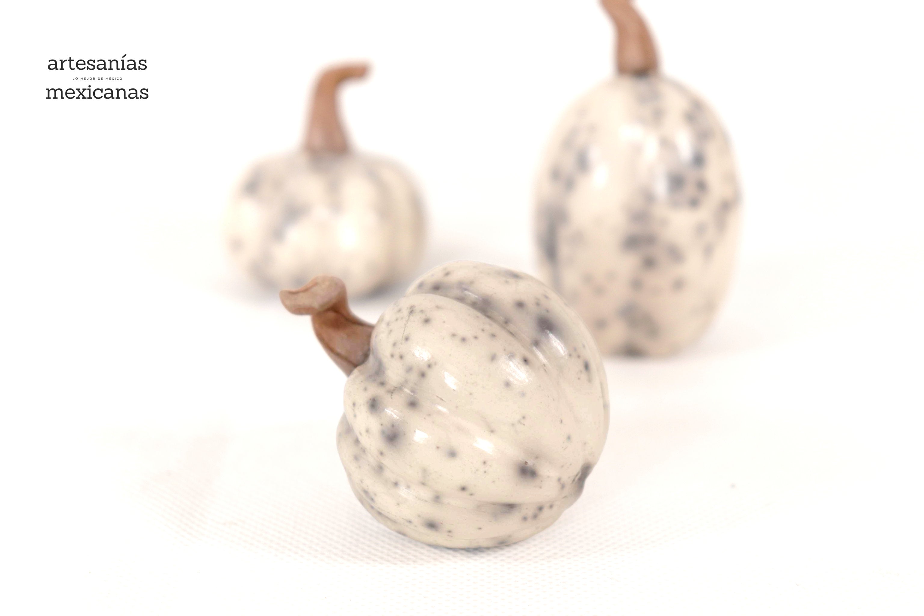 Set of 3 Pumpkins White miniature Trejo