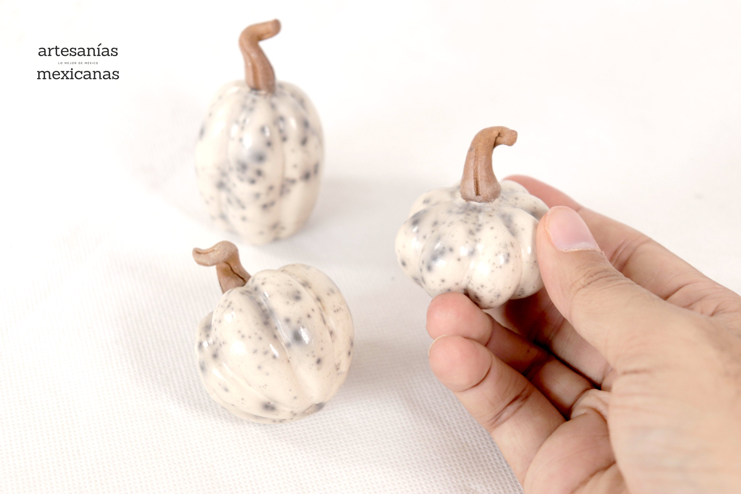 Set of 3 Pumpkins White miniature Trejo