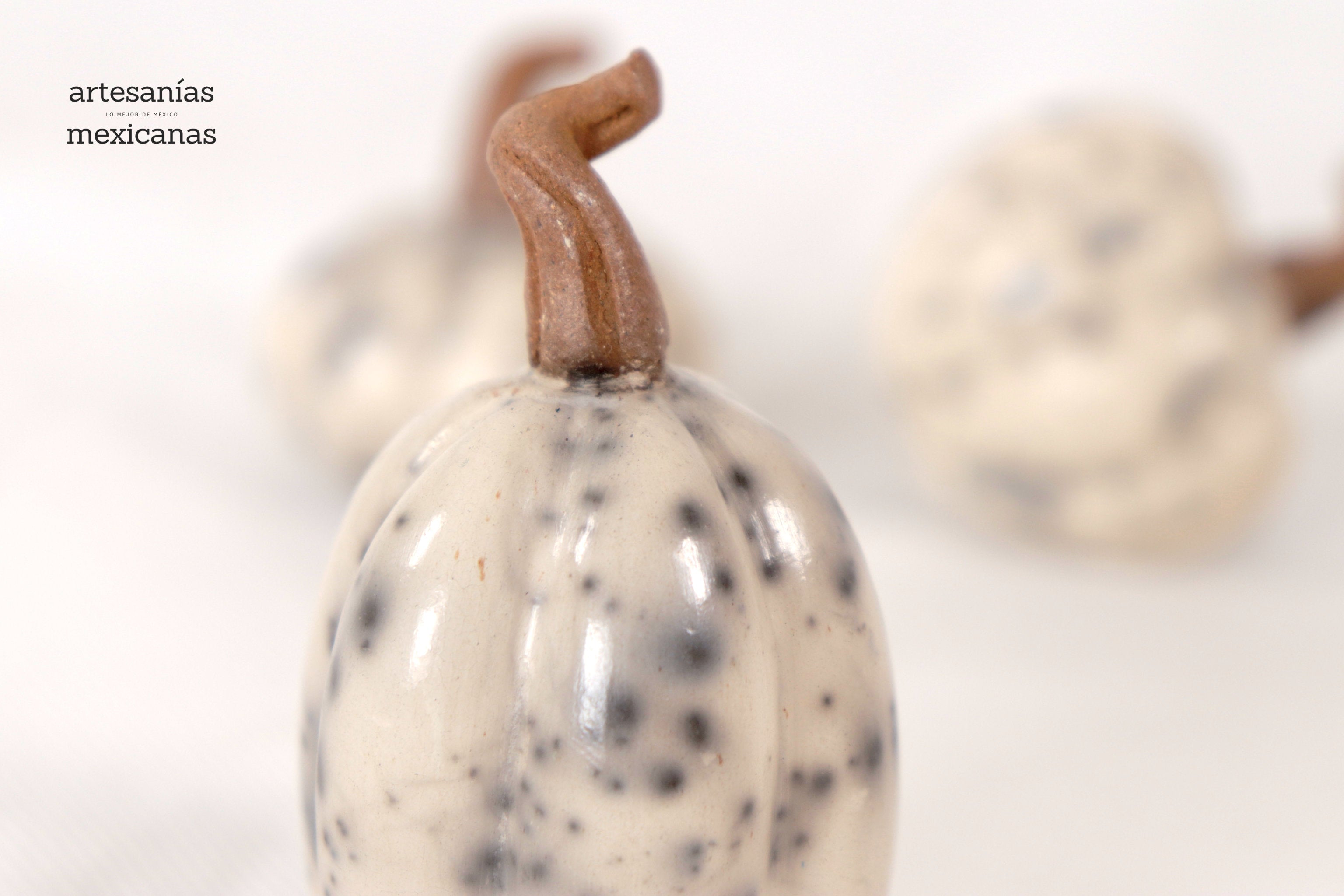 Set of 3 Pumpkins White miniature Trejo