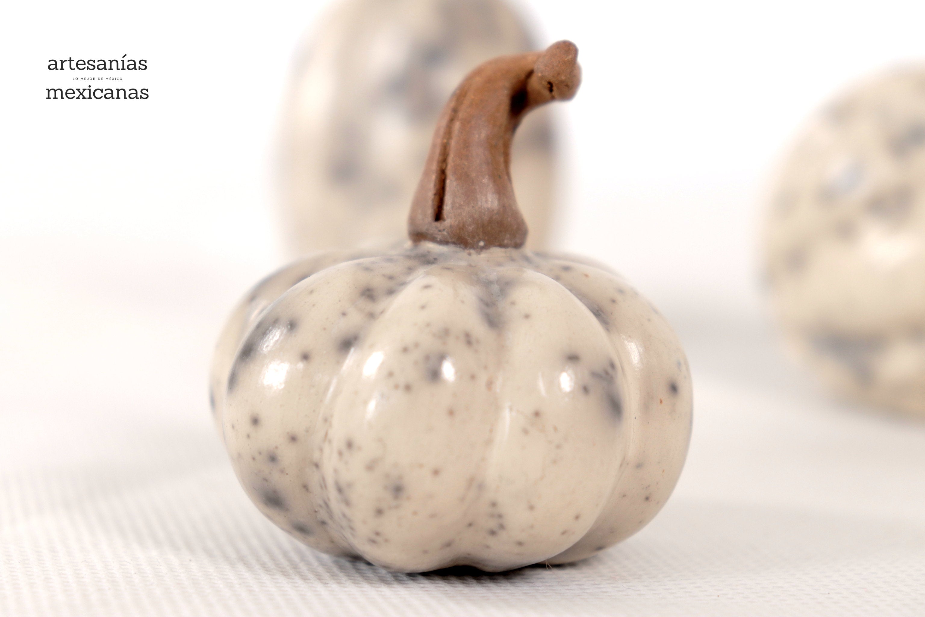 Set of 3 Pumpkins White miniature Trejo