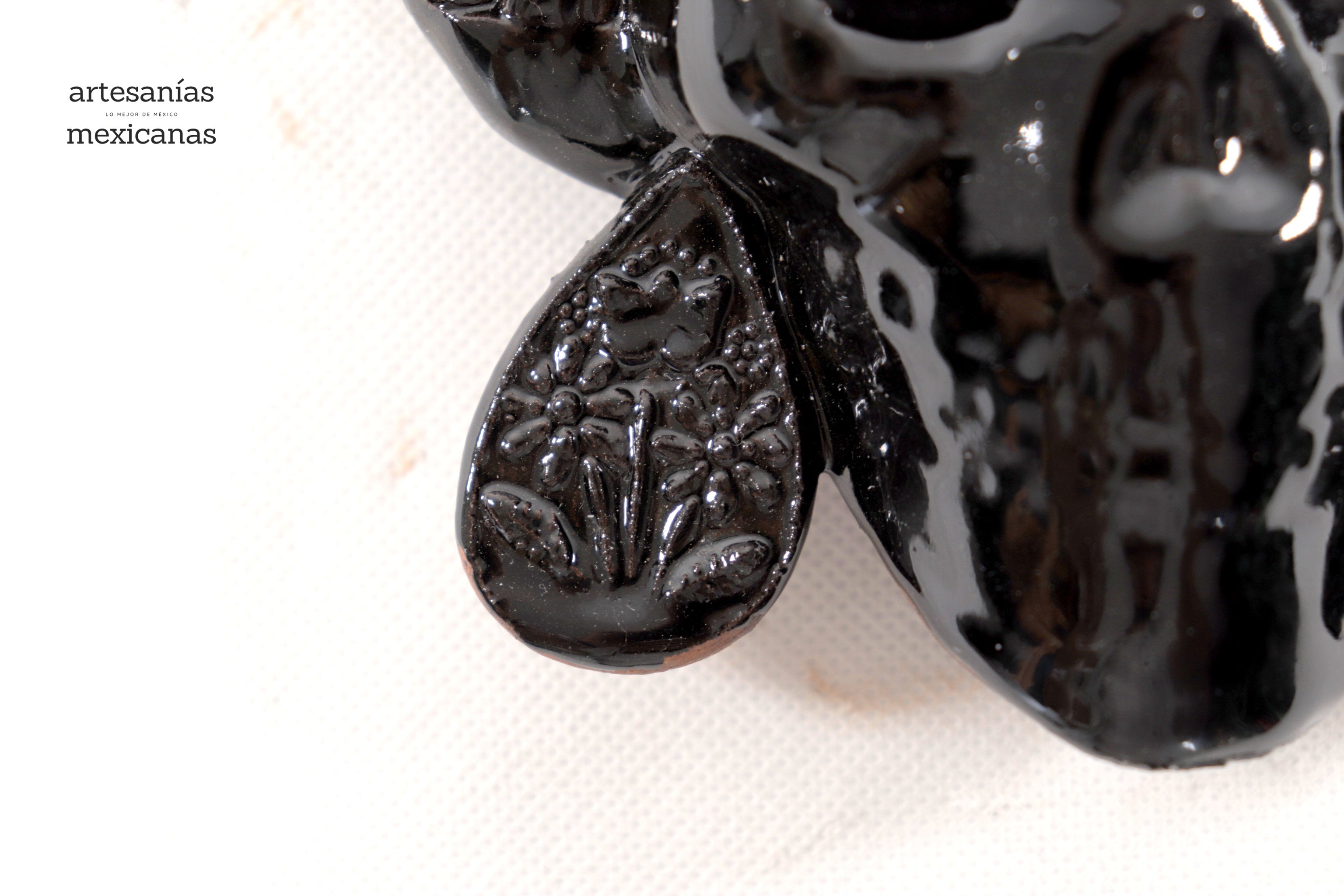 Skull black mediana Wall - Glazed Clay - 7.6 in. Tiru