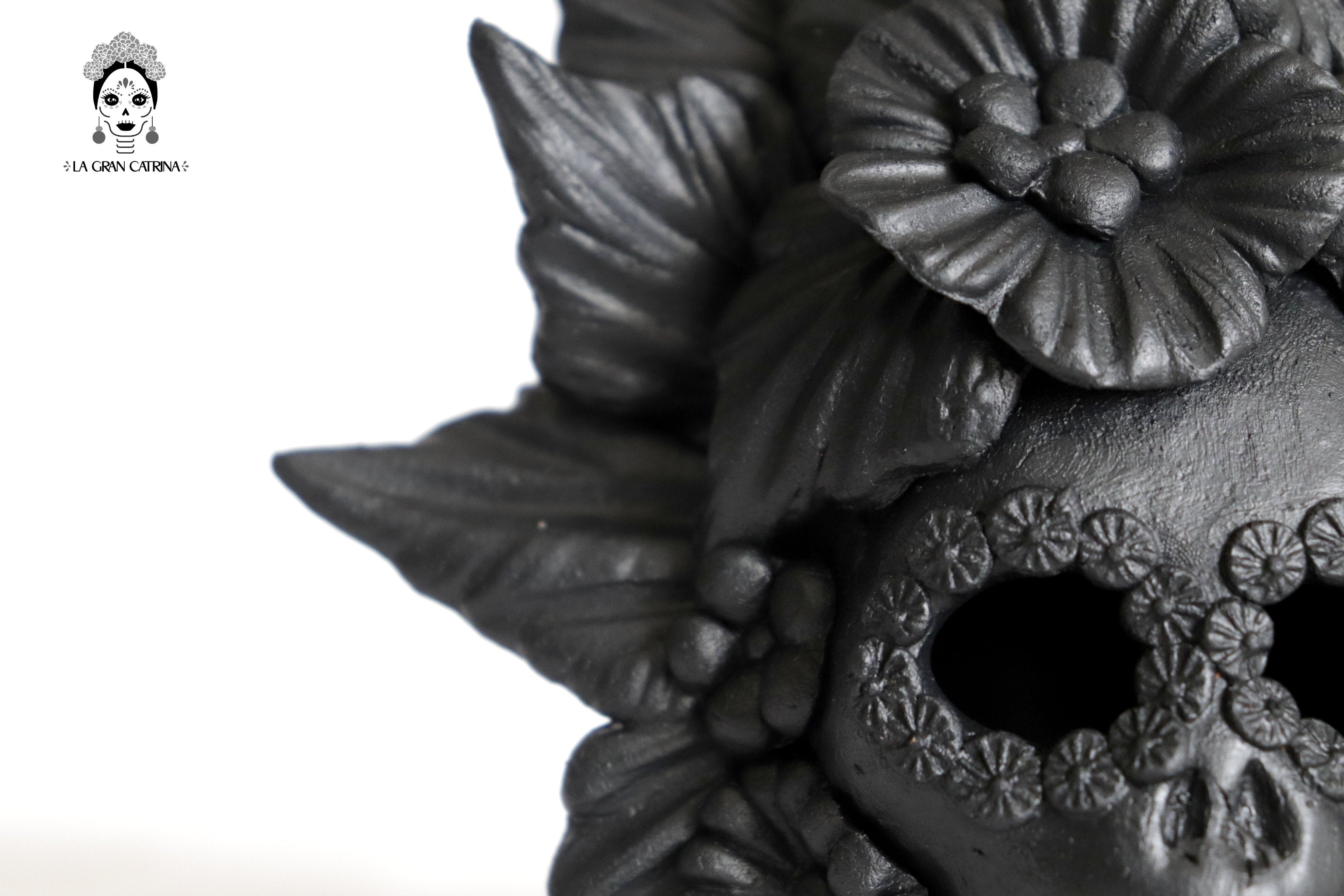 Set 3 Skulls Blacks with Flowers Clay 5.7 in. Brenda Capula