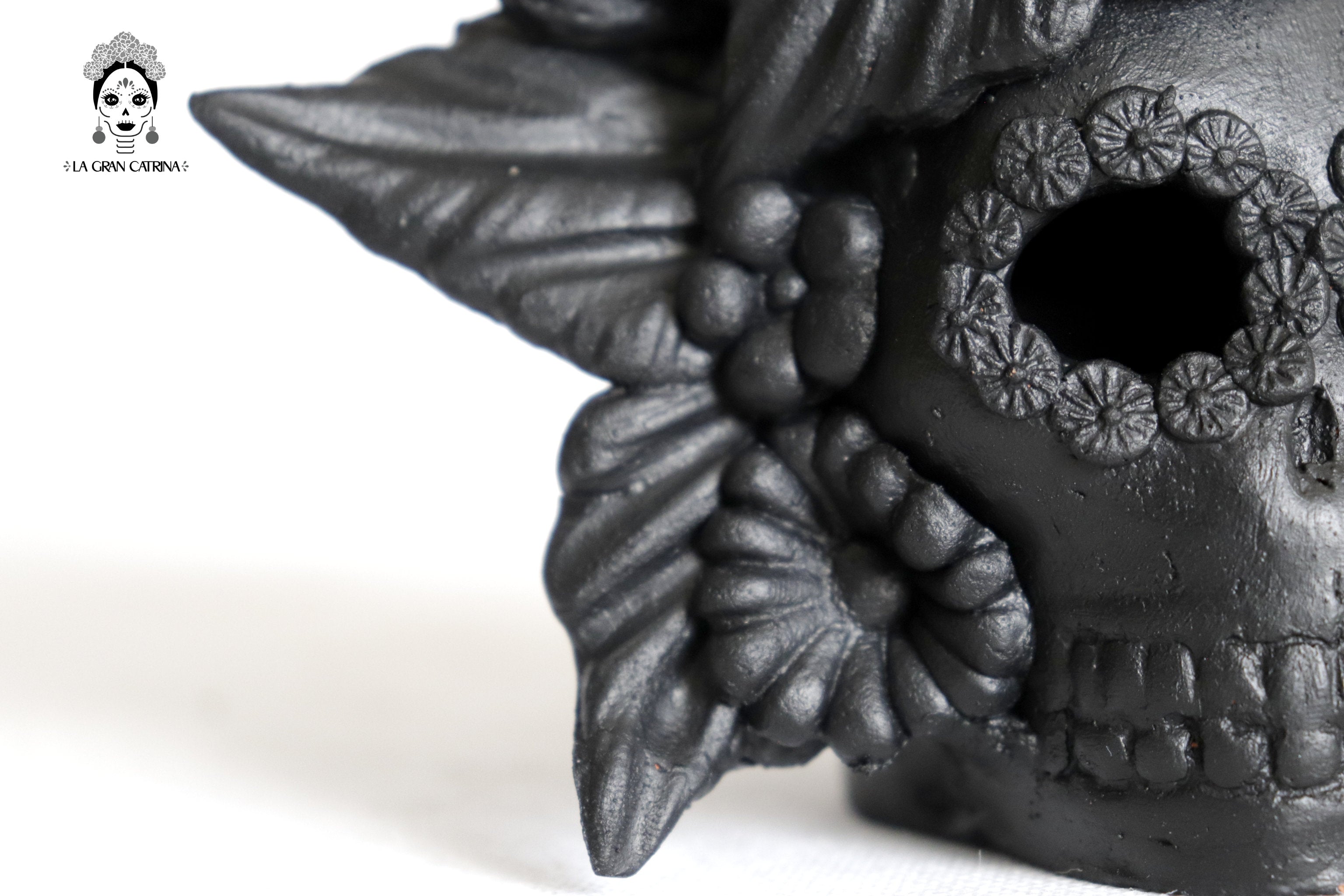 Set 3 Skulls Blacks with Flowers Clay 5.7 in. Brenda Capula