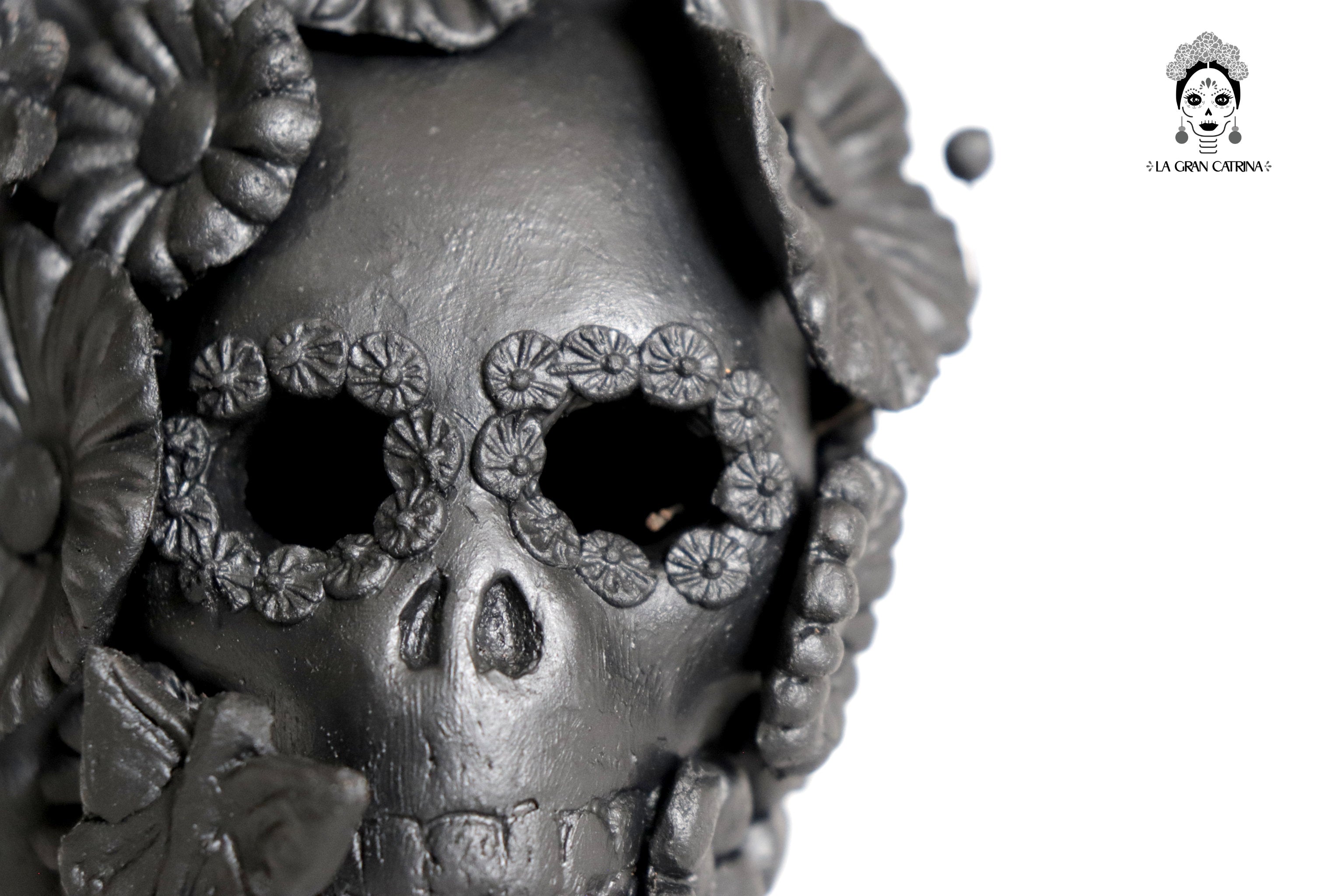 Set 3 Skulls Blacks with Flowers Clay 5.7 in. Brenda Capula