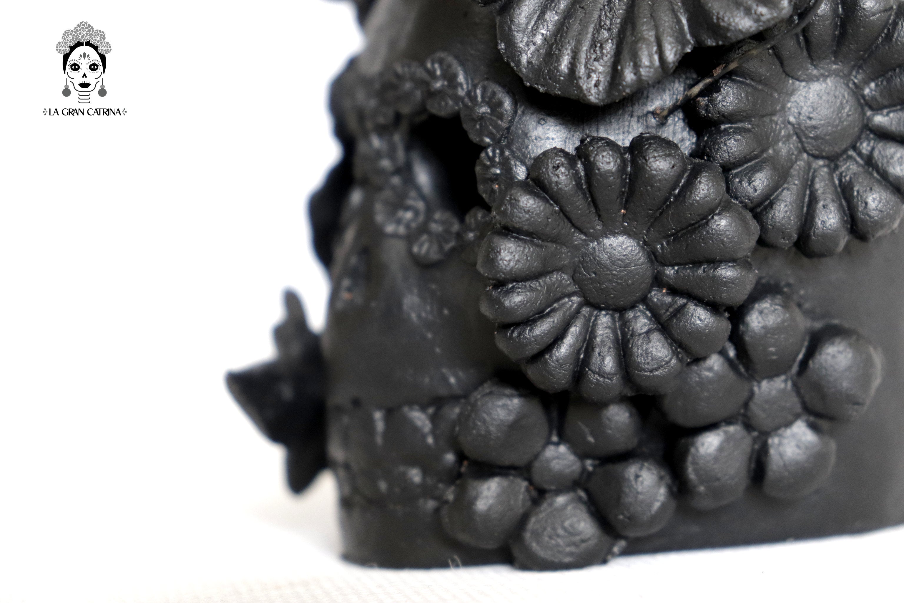 Set 3 Skulls Blacks with Flowers Clay 5.7 in. Brenda Capula