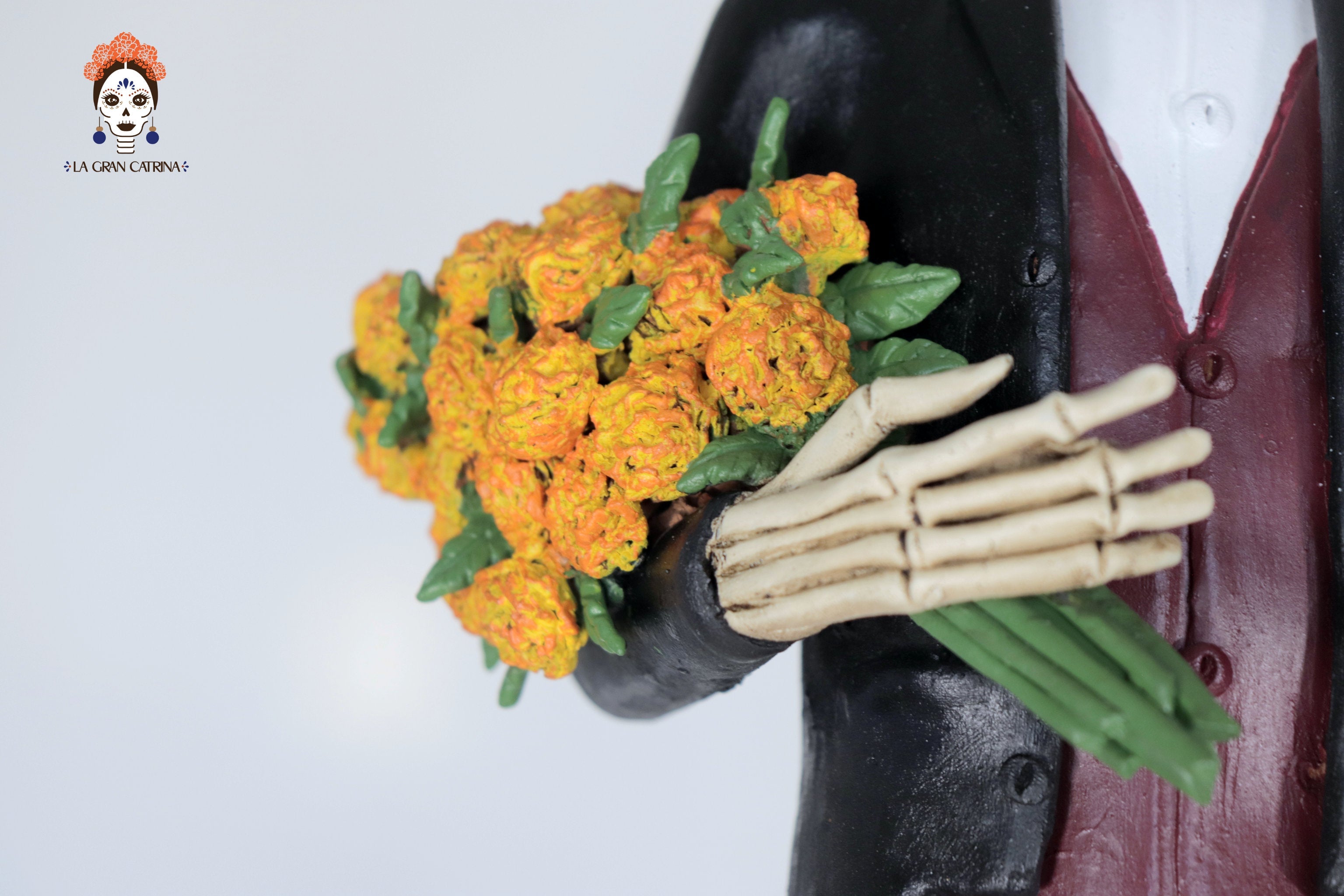 Pareja Catrines Elegantes with Flowers of Marigold - 28.7 in. Carolina y Ramon de la Cruz
