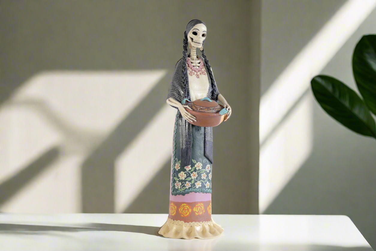 Catrina with olla 20 in. Miguel de la Cruz