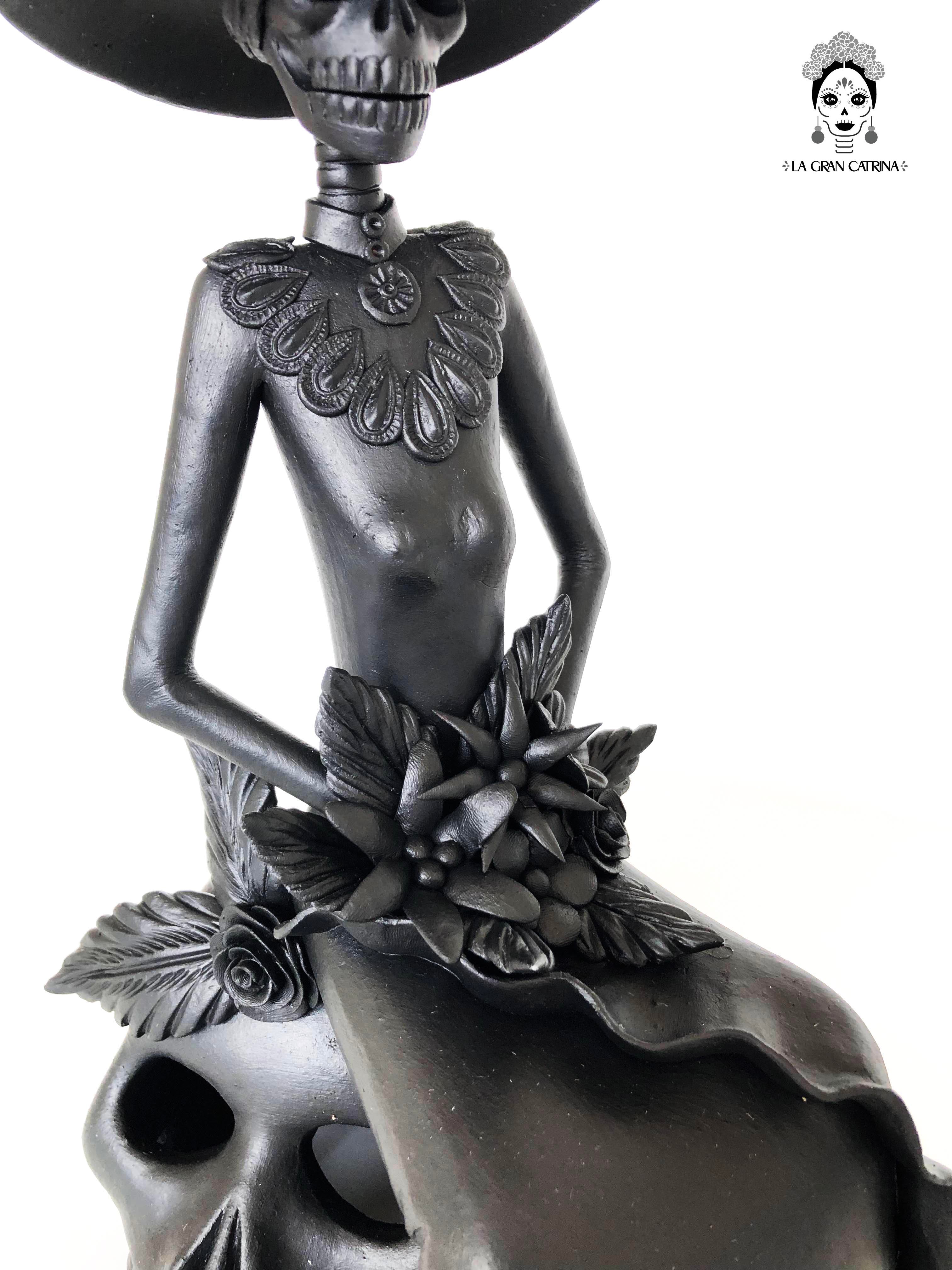 Catrina black sentada en Skull - 14 in. Adan