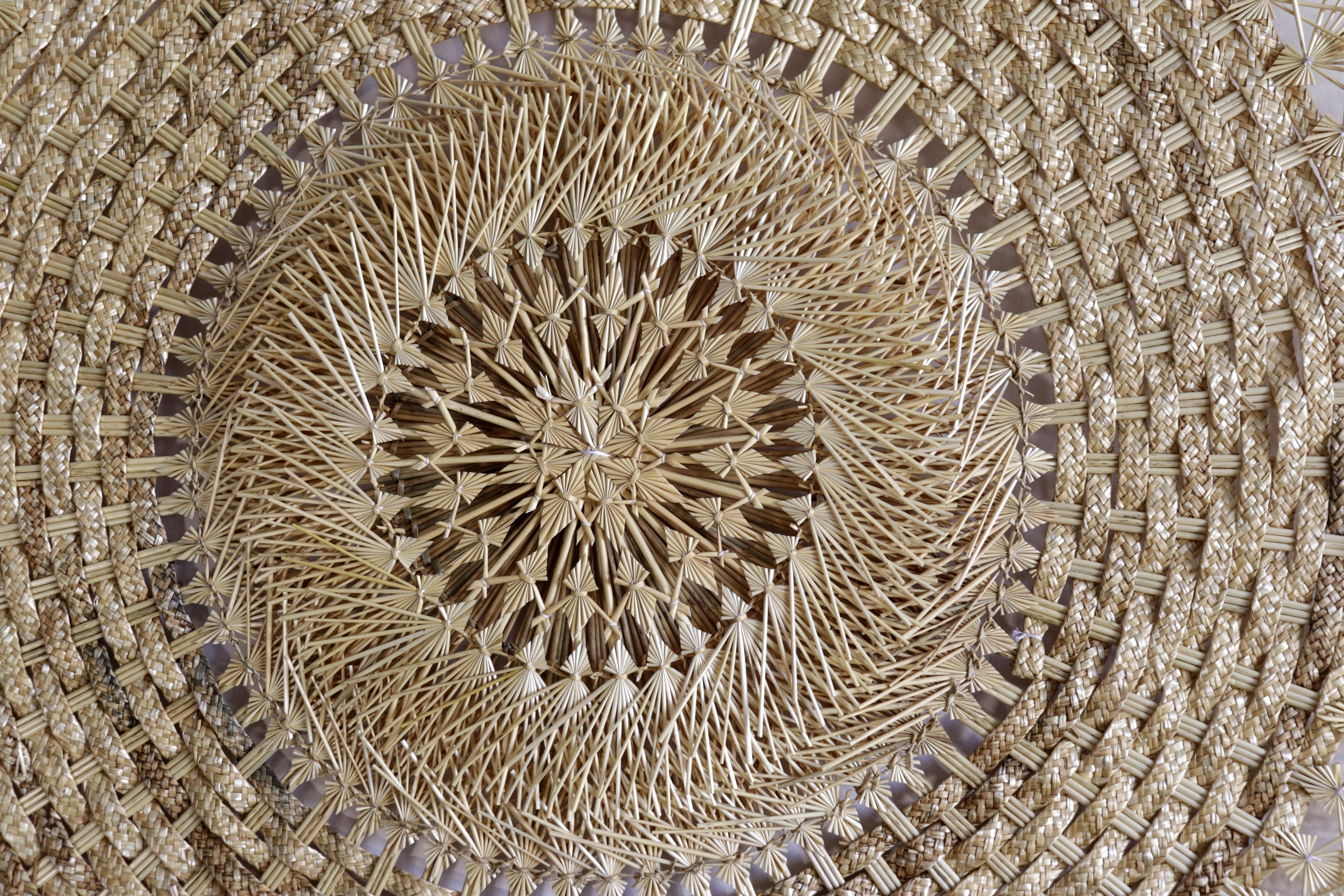 Large 40 in. hand-woven wheat straw wall circle, natural woven popotillo design, Michoacán folk art