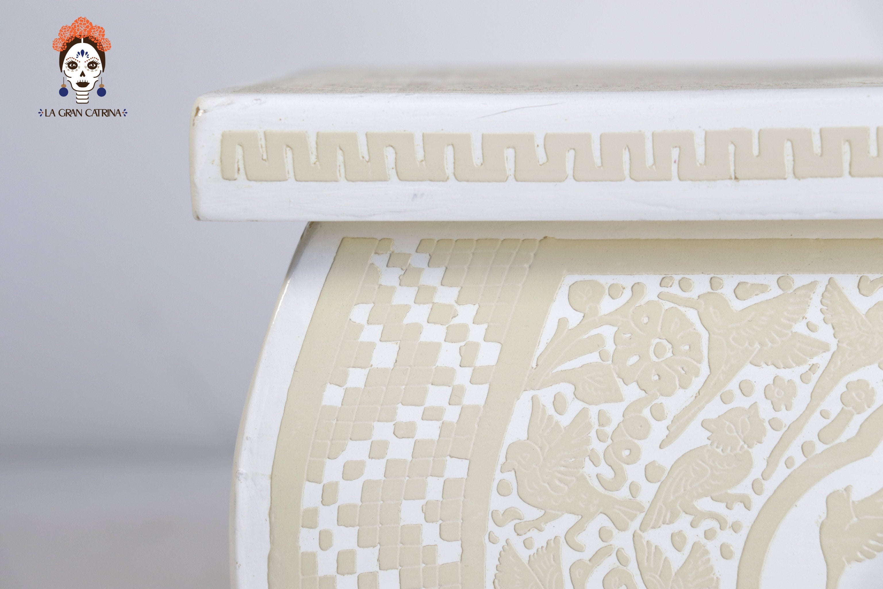 White Olinalá lacquerware artisan box with legs, sgraffito floral motifs, black and white finish