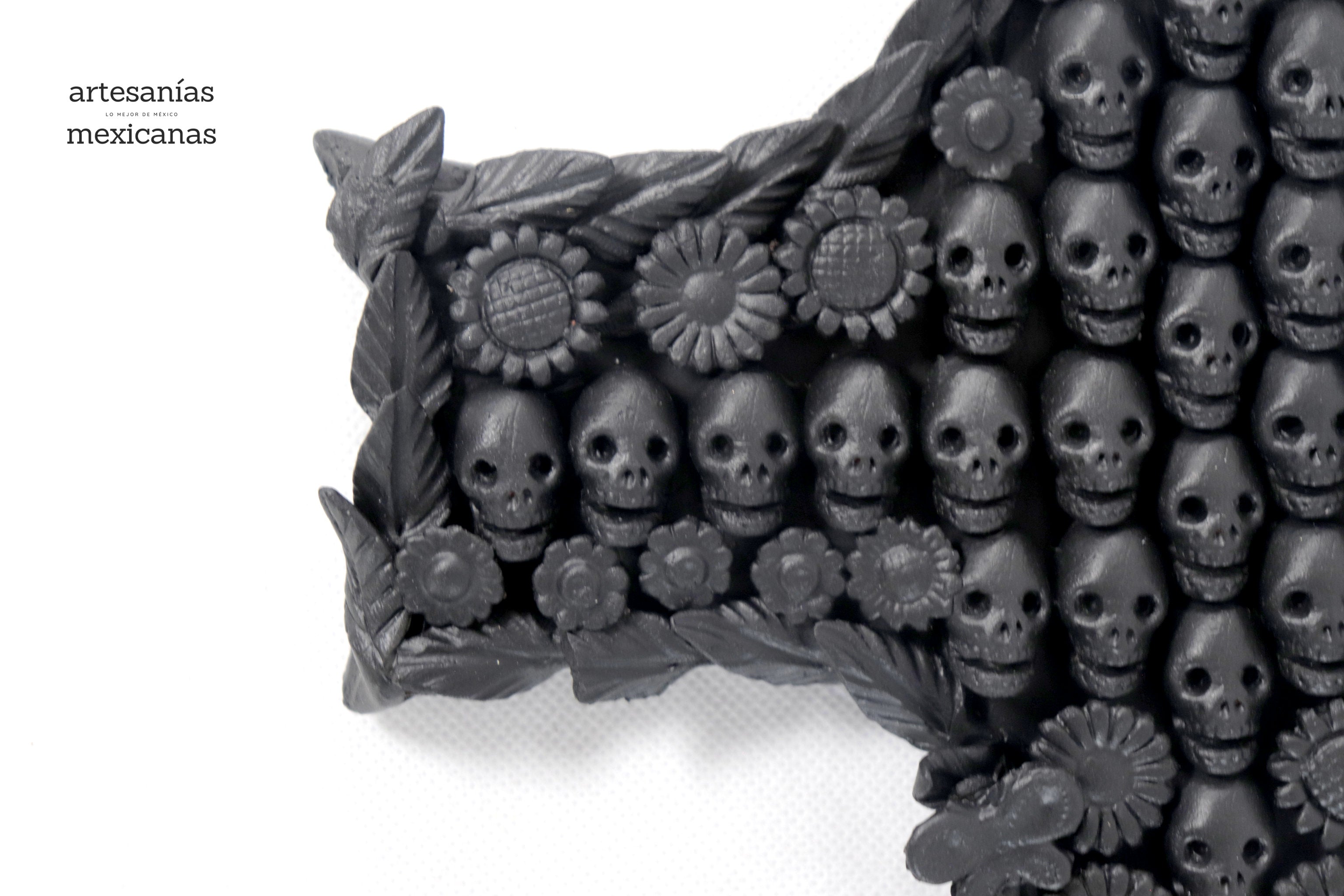 Cross of skulls Black - 11 in. Brenda Capula