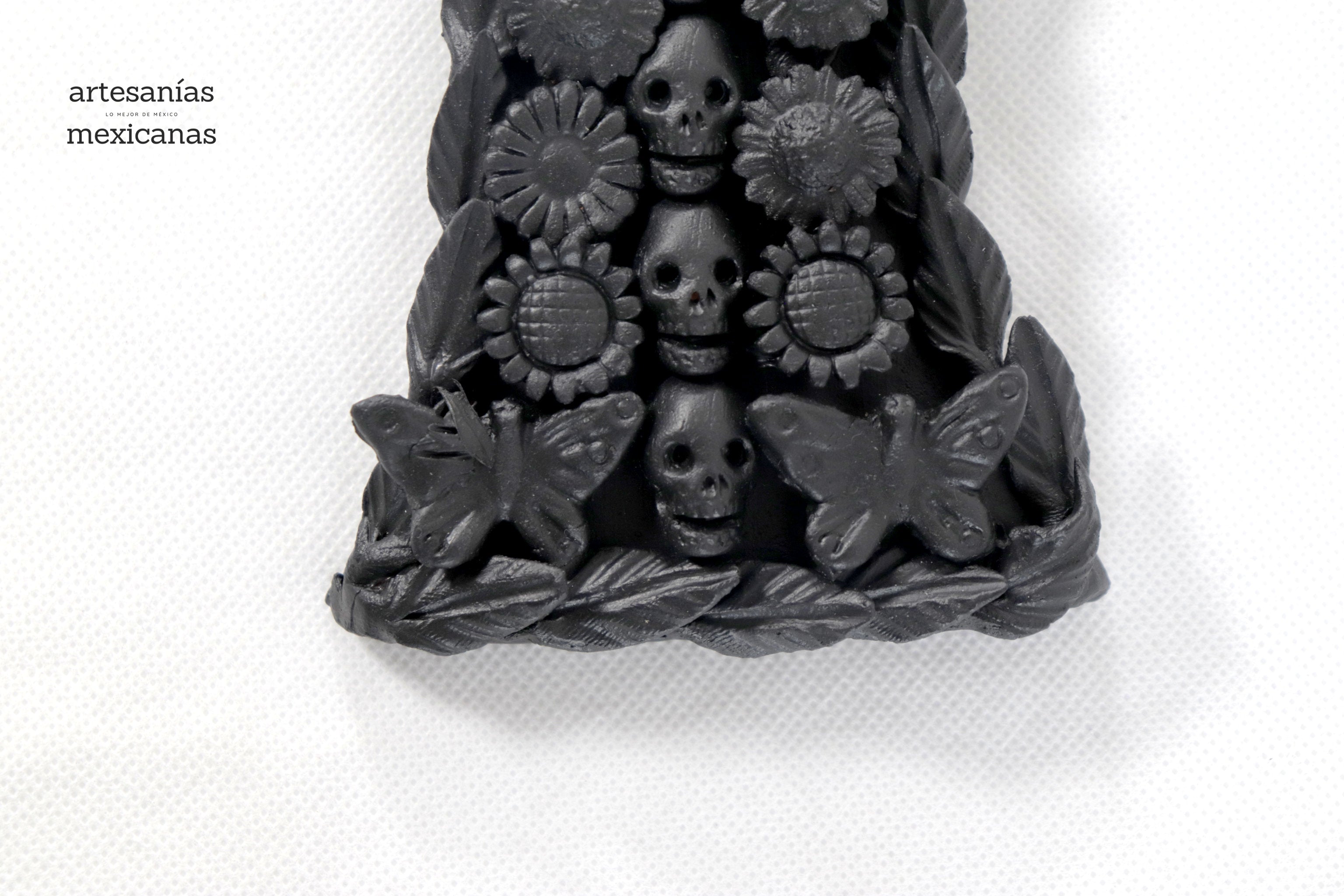 Cross of skulls Black - 11 in. Brenda Capula