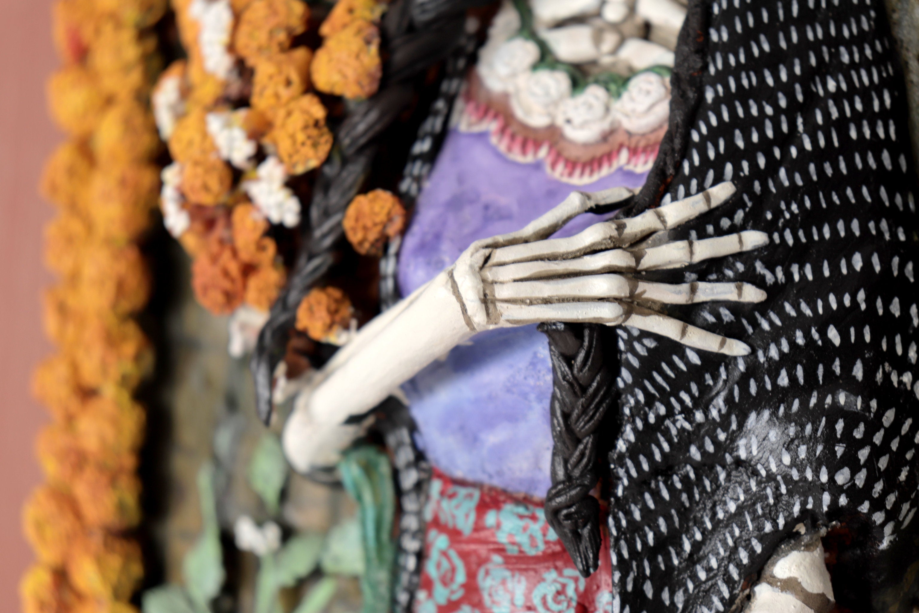 Paisaje of día of Dead, Catrina with marigold - 22.4 in. Miguel de la Cruz