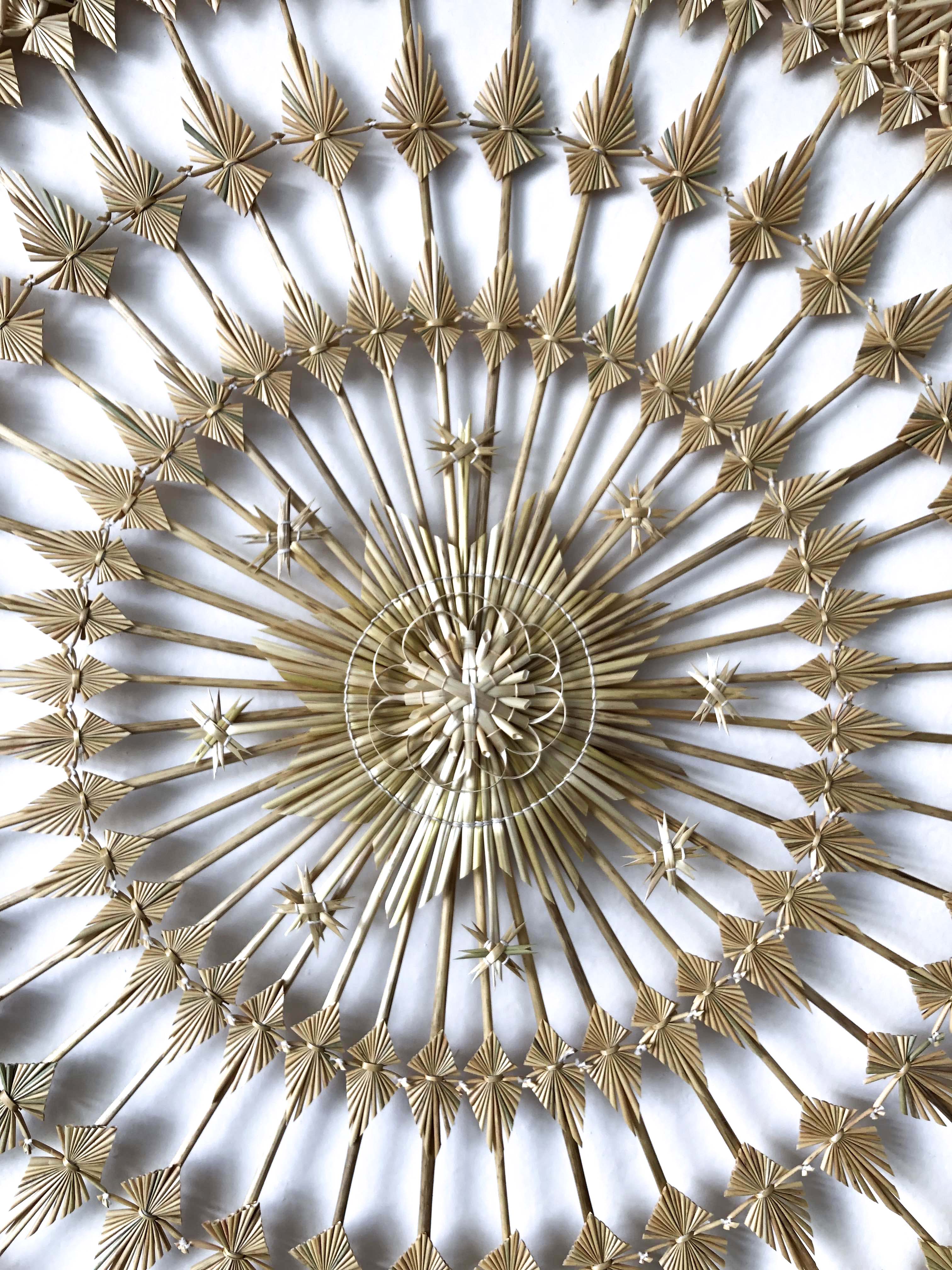 Wheat Straw Wall Circle - Estrellita - 28 in. Panikua