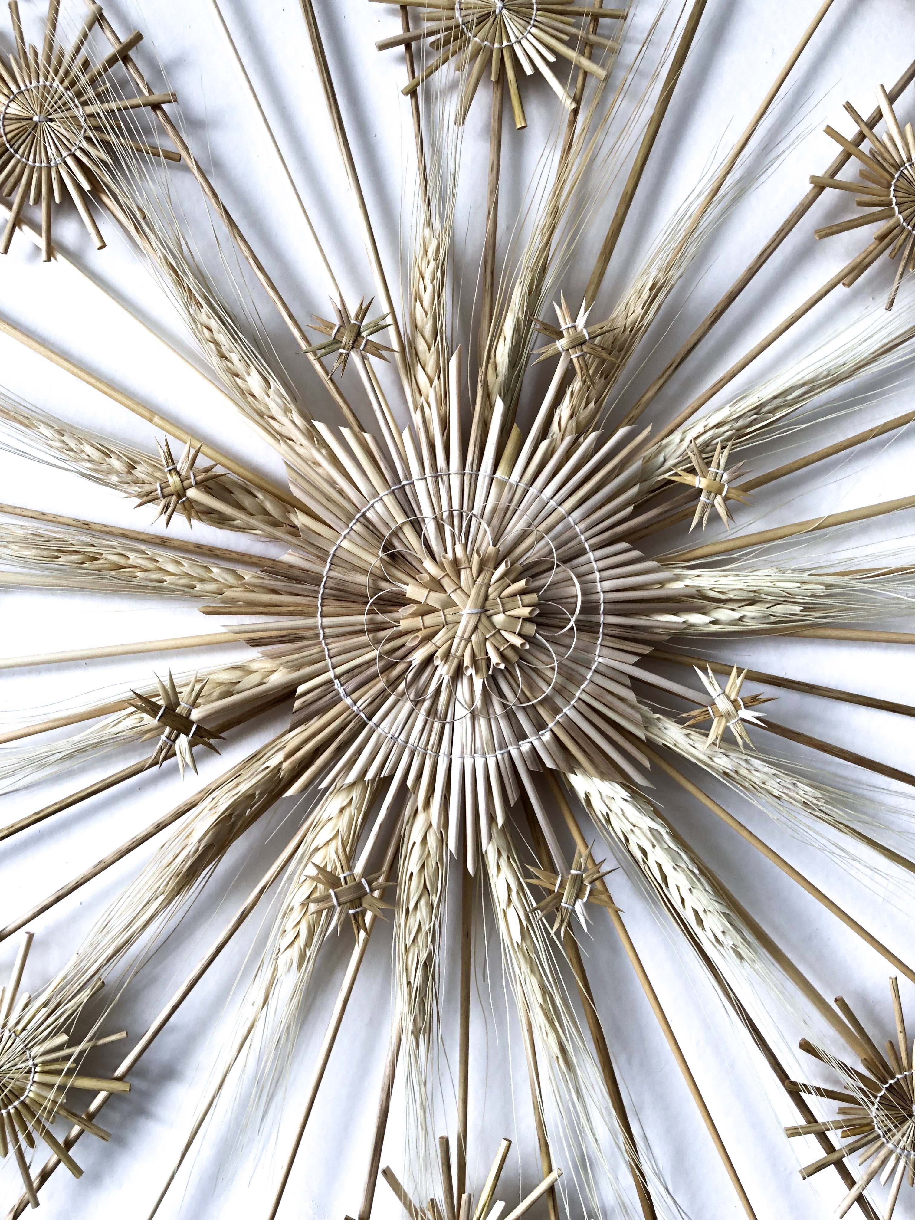 Wheat Straw Wall Circle - Estrellitas - 28 in. Panikua
