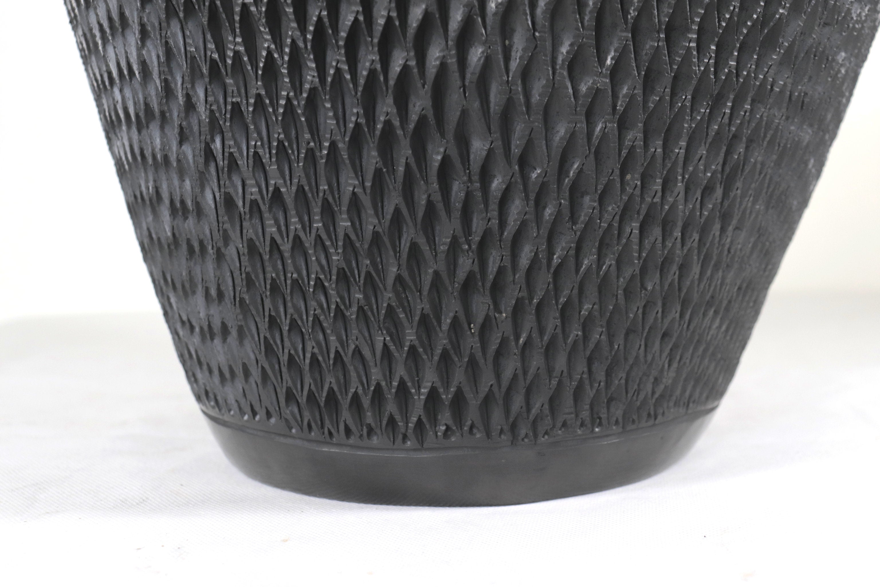 Vase "Tierra" Handcrafted Black Clay 16.9 in. Tere Oax