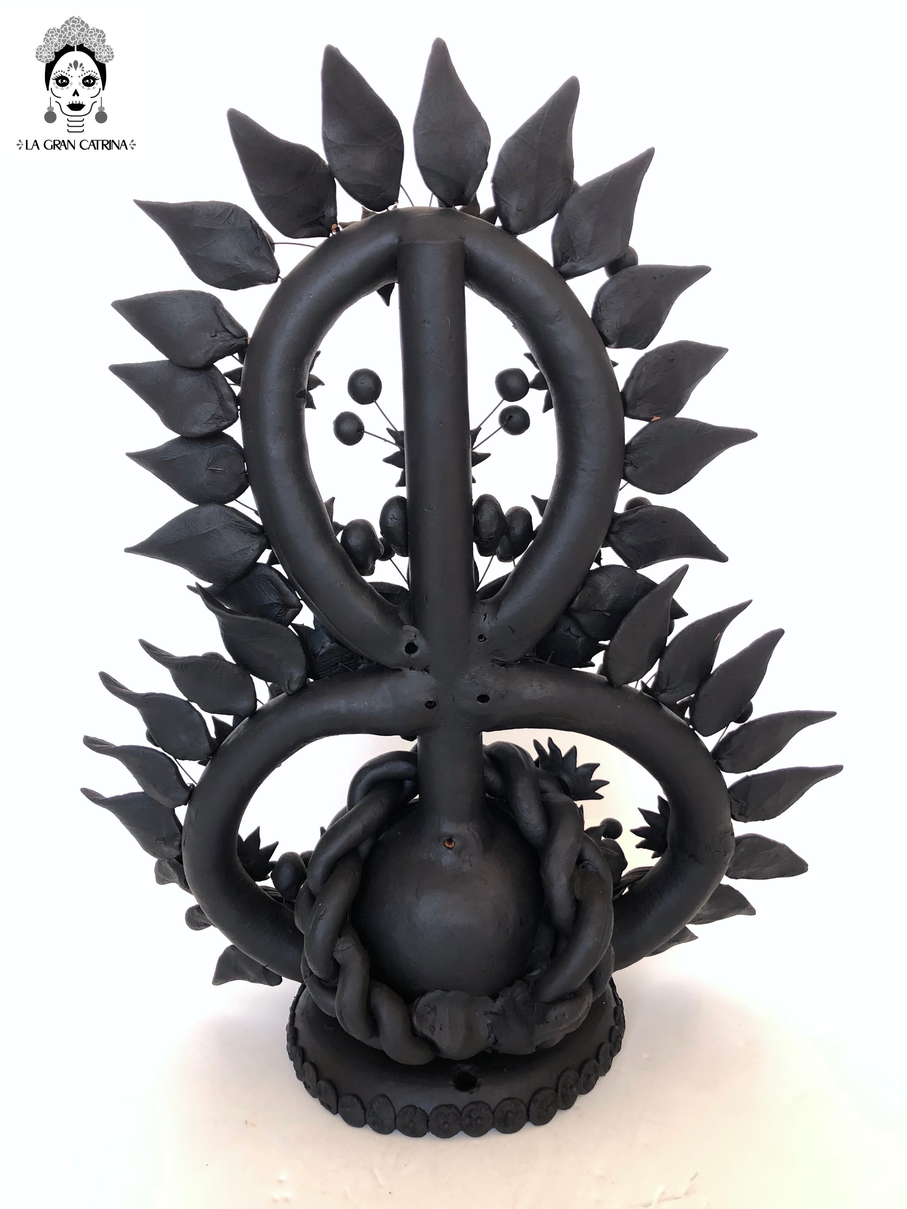 Offering of Skull - black 16.1 in. Pery