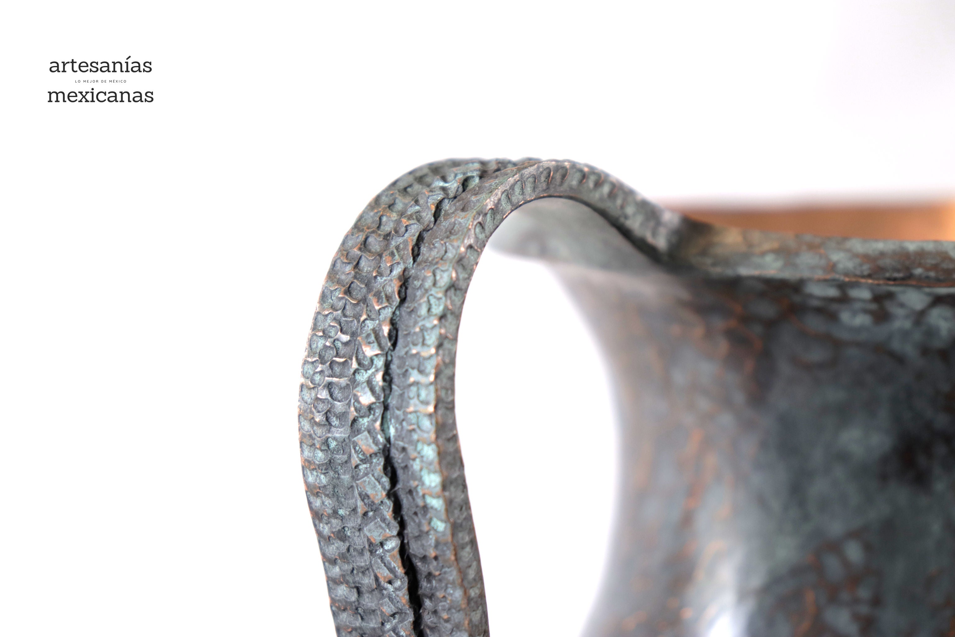 Vase of doble handle - Lagartos - 11 in. Santa Clara del Cobre