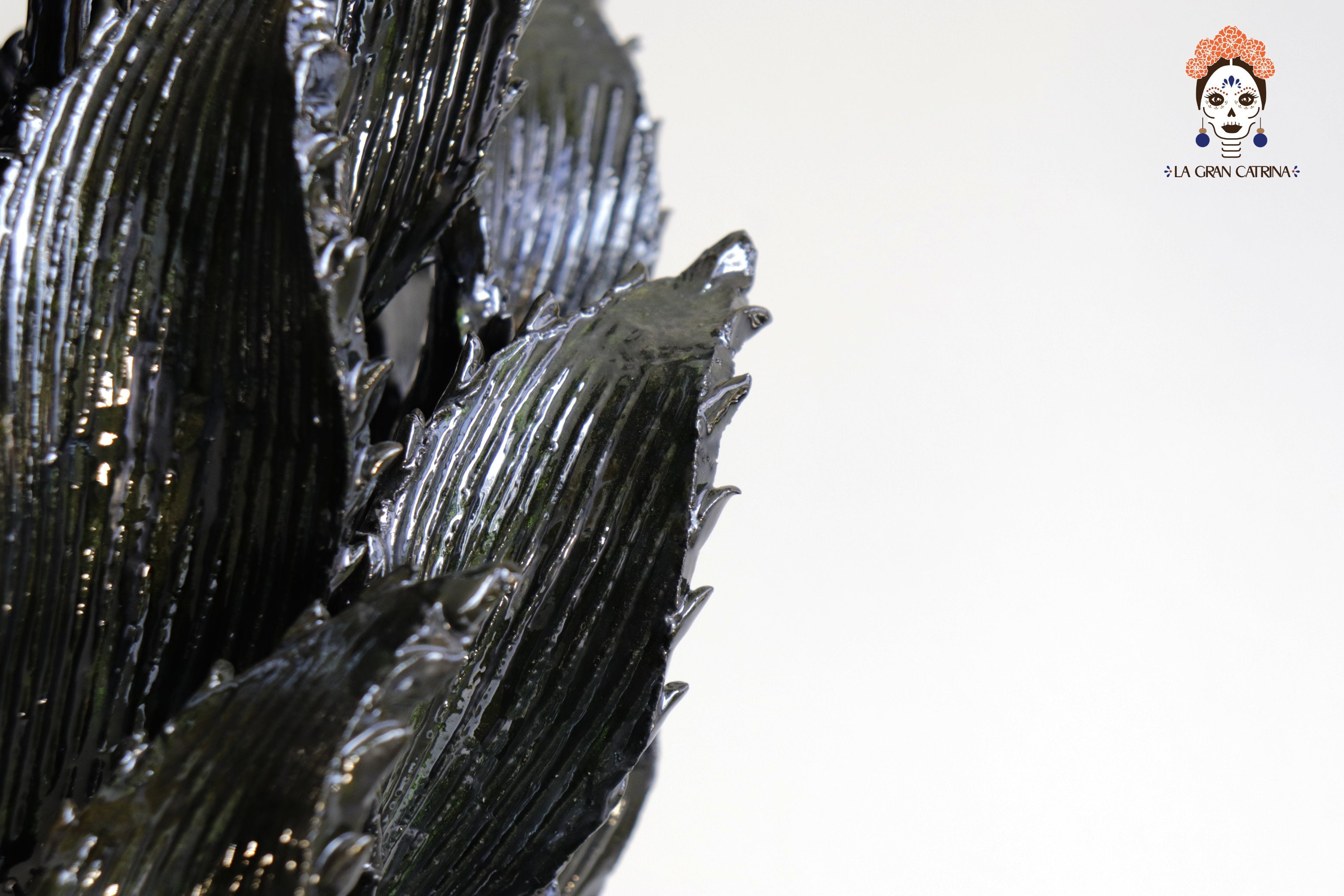 Michoacán Clay Pineapple - 28.3 in. - Green Wide Leaves Juan Gtz