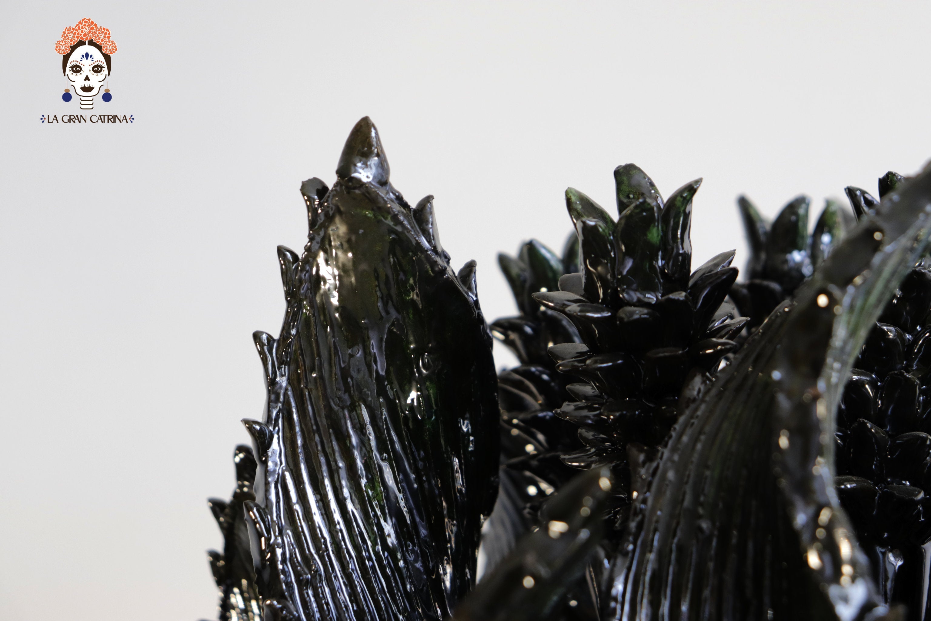Michoacán Clay Pineapple - 28.3 in. - Green Wide Leaves Juan Gtz