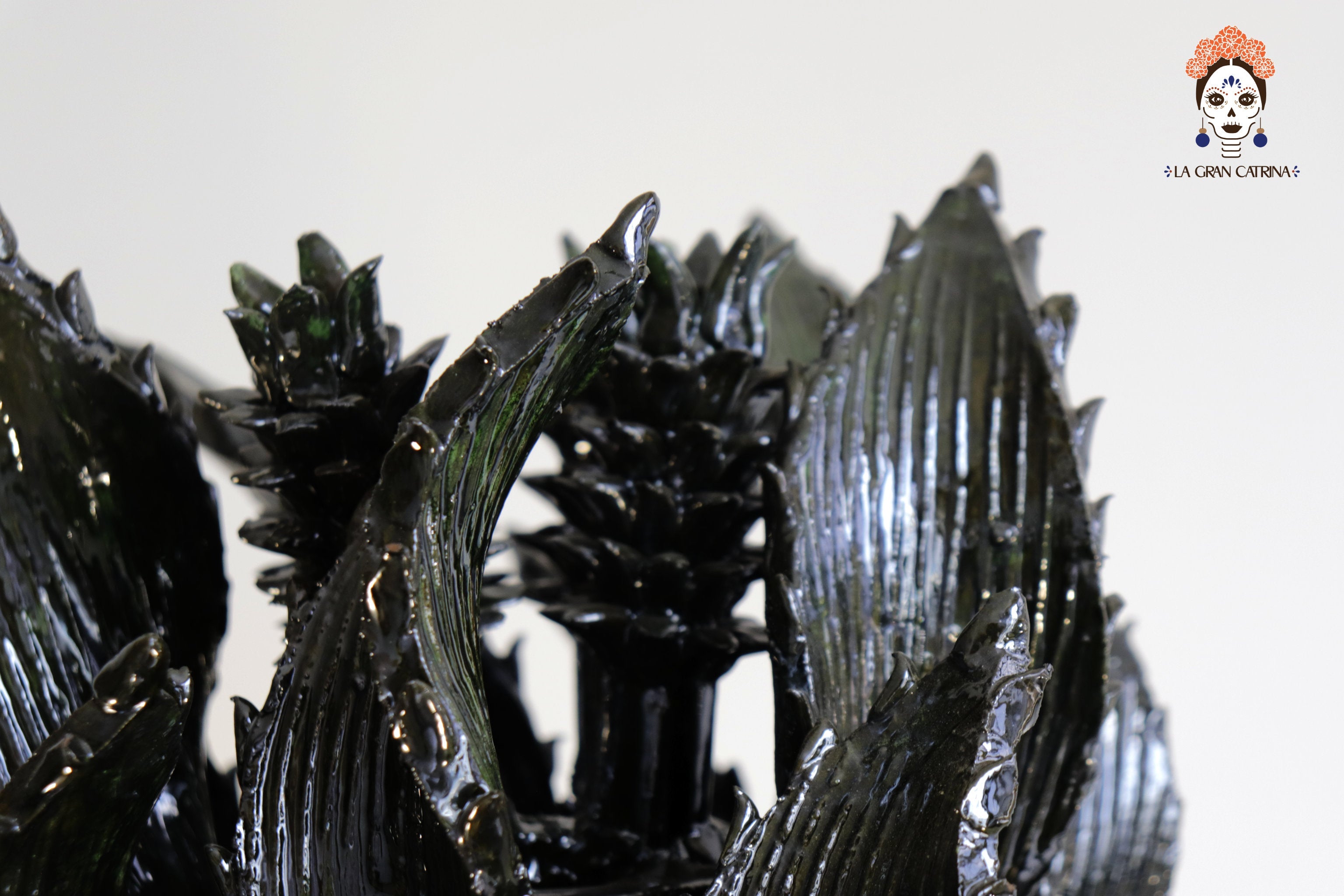 Michoacán Clay Pineapple - 28.3 in. - Green Wide Leaves Juan Gtz