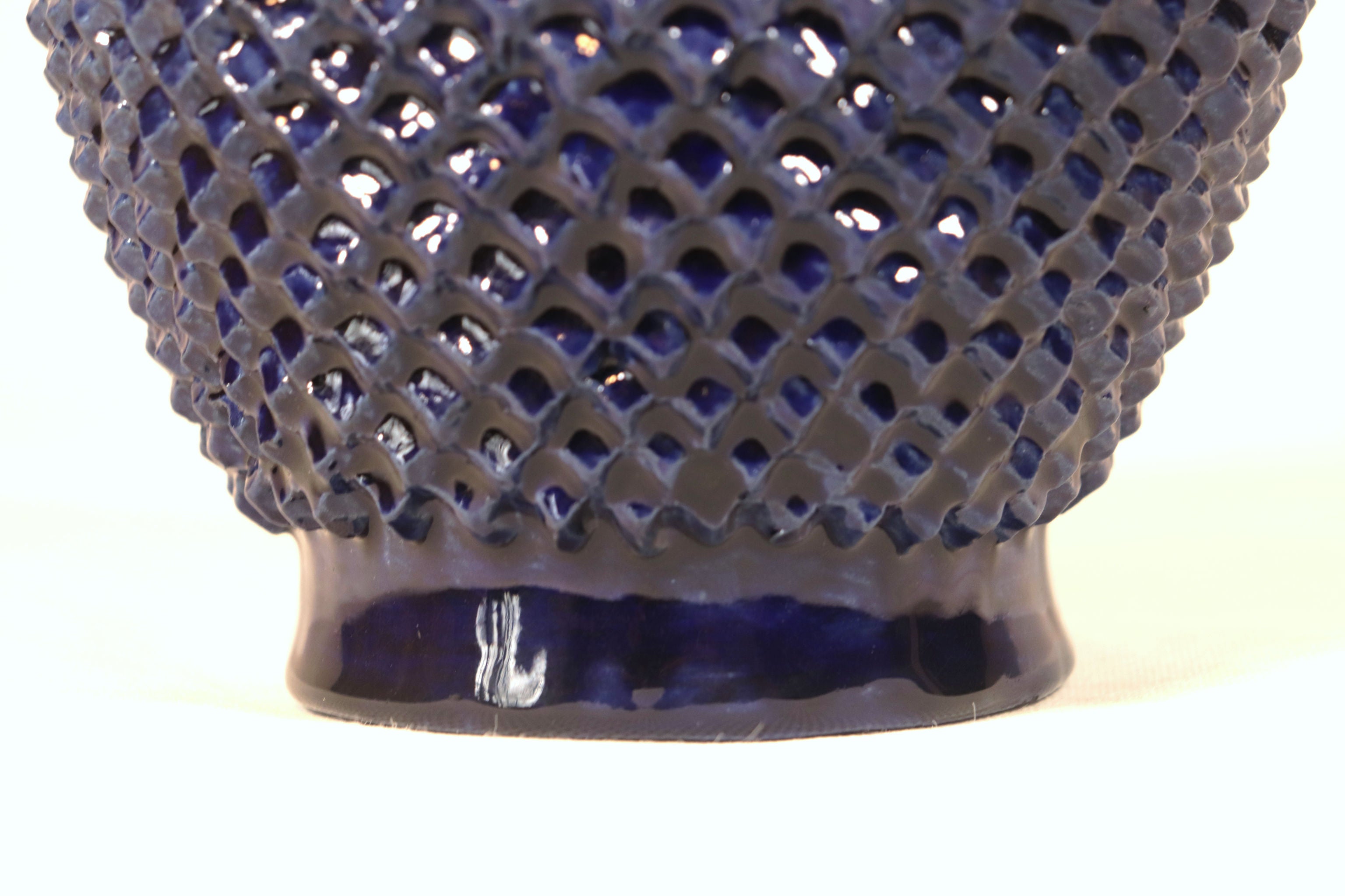 Blue Pineapple with Spikes with Leaves Curved - 15 in. Juan Gtz