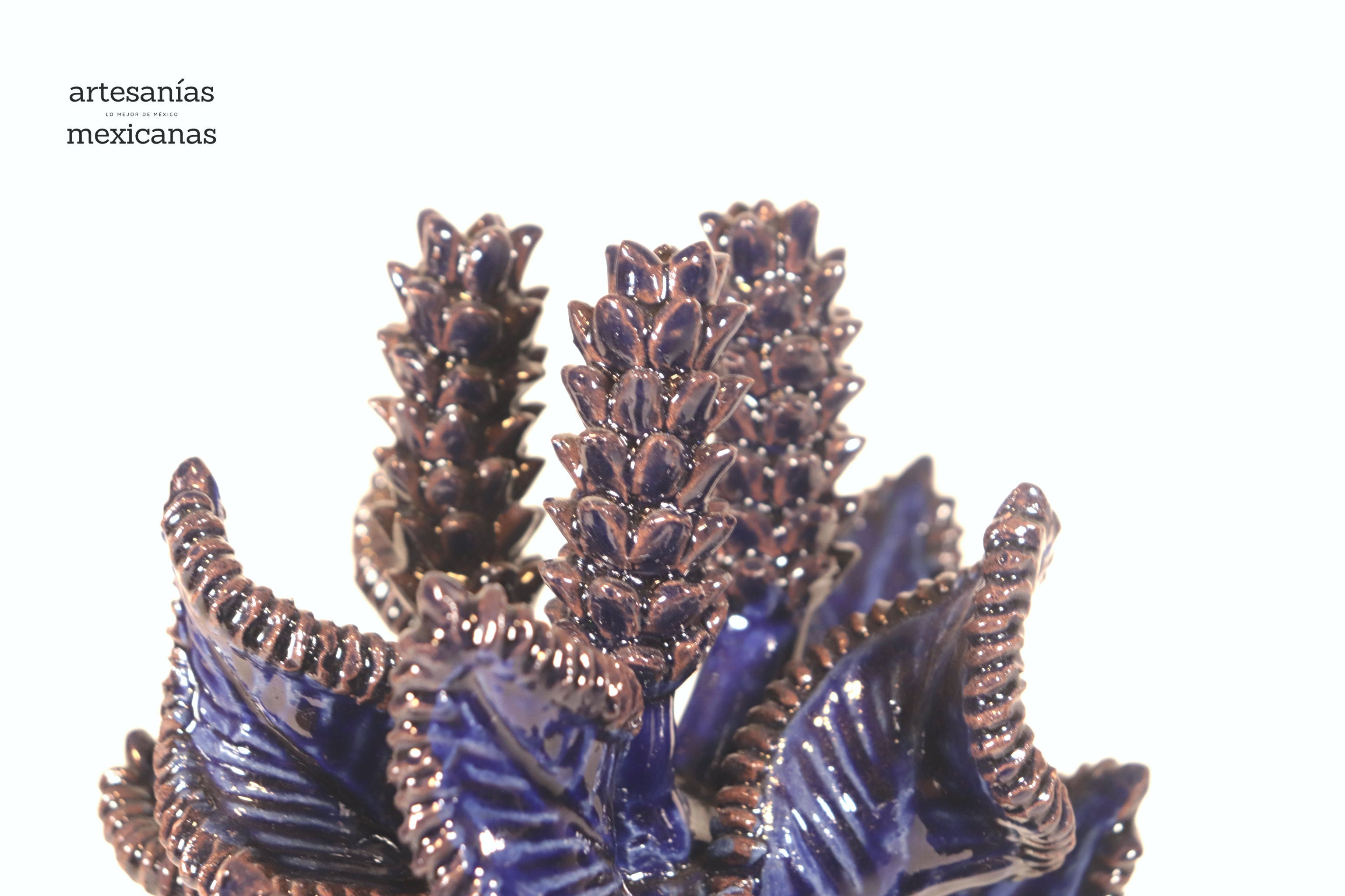 Blue Pineapple with Spikes with Leaves Curved - 15 in. Juan Gtz